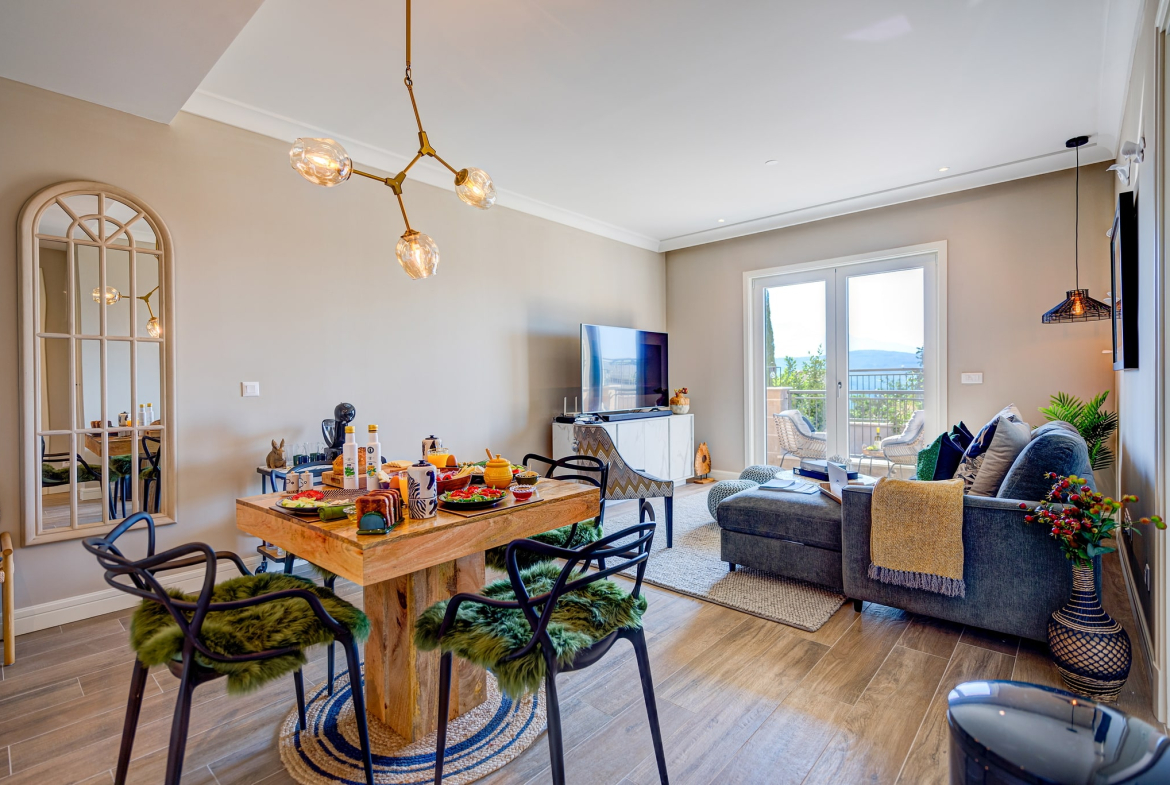 Centrale is an urban enclave that will become the anchor for everyday life in Luštica Bay, seamlessly connecting all the districts. Centrale is designed as a thriving destination to live, work and play, with vibrant streets, interesting architecture and a welcoming Piazza. This lively neighbourhood features bars, shops and restaurants and soon, an ambitious sports village. Centrale apartments oer a range of design alternatives plus customisation options, buyers can add a touch of personalisation to their home, making it a perfect haven for the entire family. Violet Investment, Montenegro, karadag yatirim.