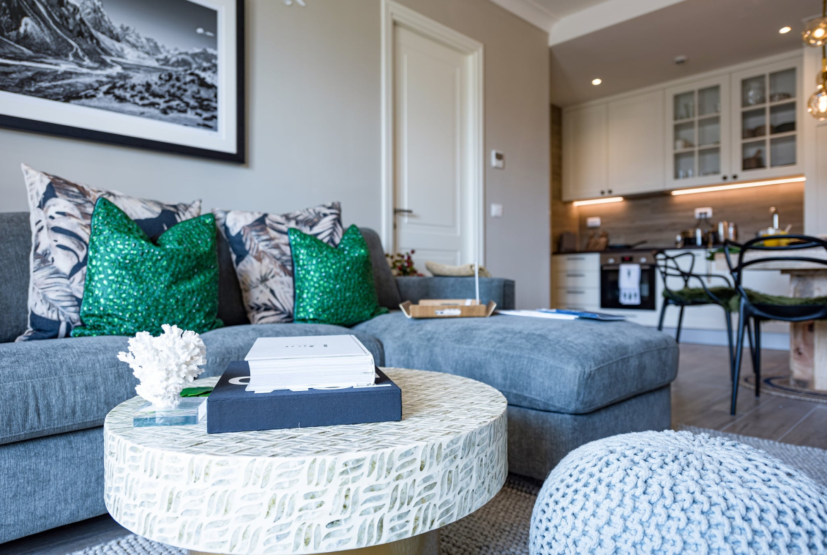 Centrale is an urban enclave that will become the anchor for everyday life in Luštica Bay, seamlessly connecting all the districts. Centrale is designed as a thriving destination to live, work and play, with vibrant streets, interesting architecture and a welcoming Piazza. This lively neighbourhood features bars, shops and restaurants and soon, an ambitious sports village. Centrale apartments oer a range of design alternatives plus customisation options, buyers can add a touch of personalisation to their home, making it a perfect haven for the entire family. Violet Investment, Montenegro, karadag yatirim.