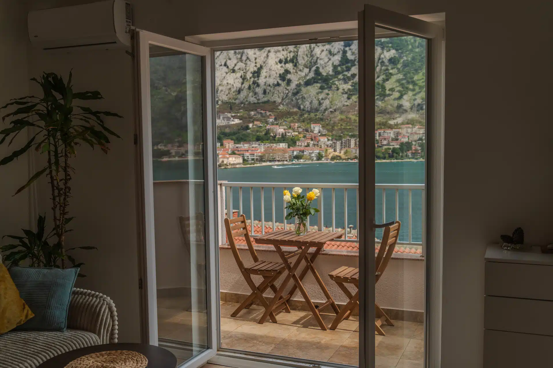 Violet investment, montenegro. karadag yatirim firsatlari. Kotor apartment for sale.