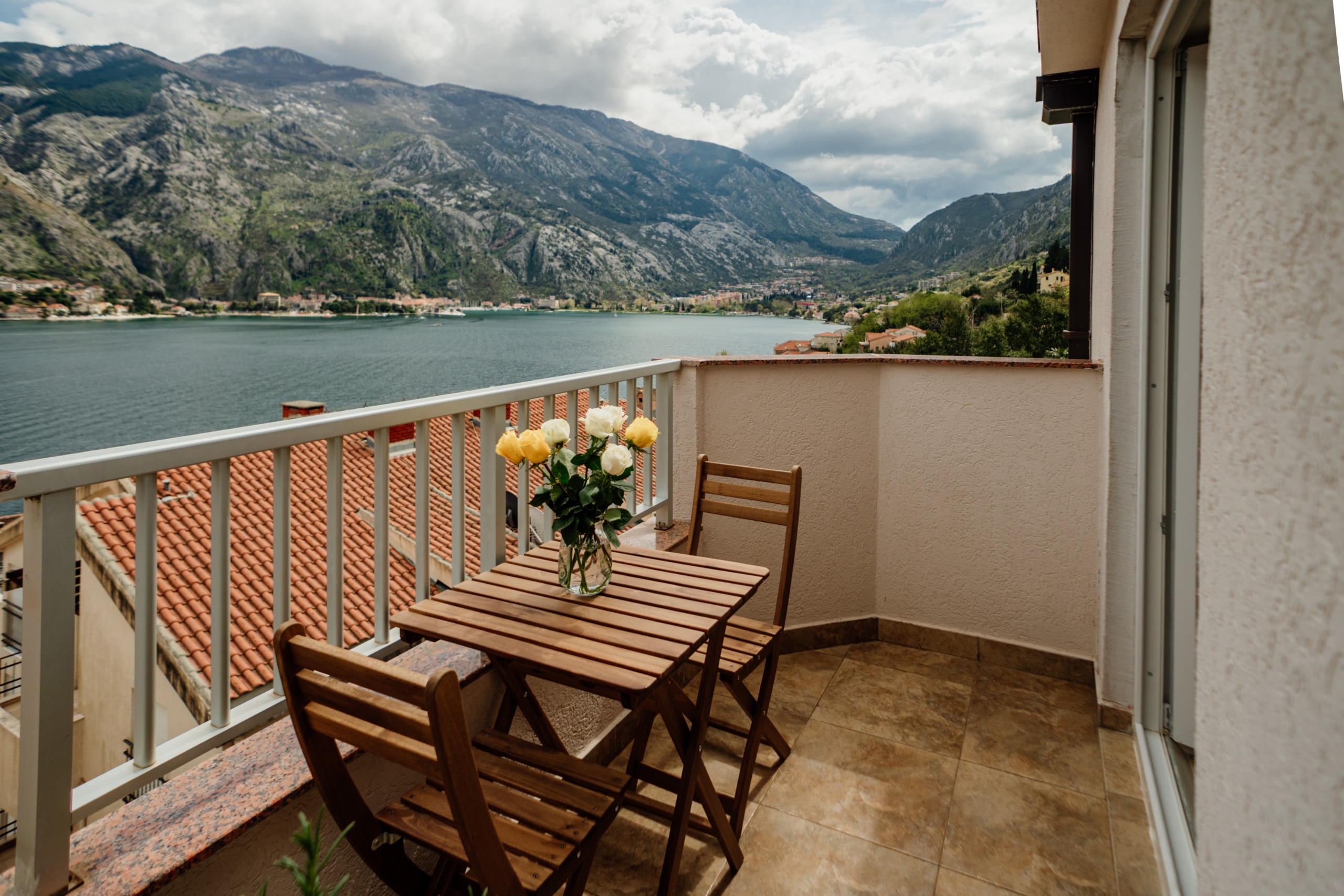 Violet investment, montenegro. karadag yatirim firsatlari. Kotor apartment for sale.