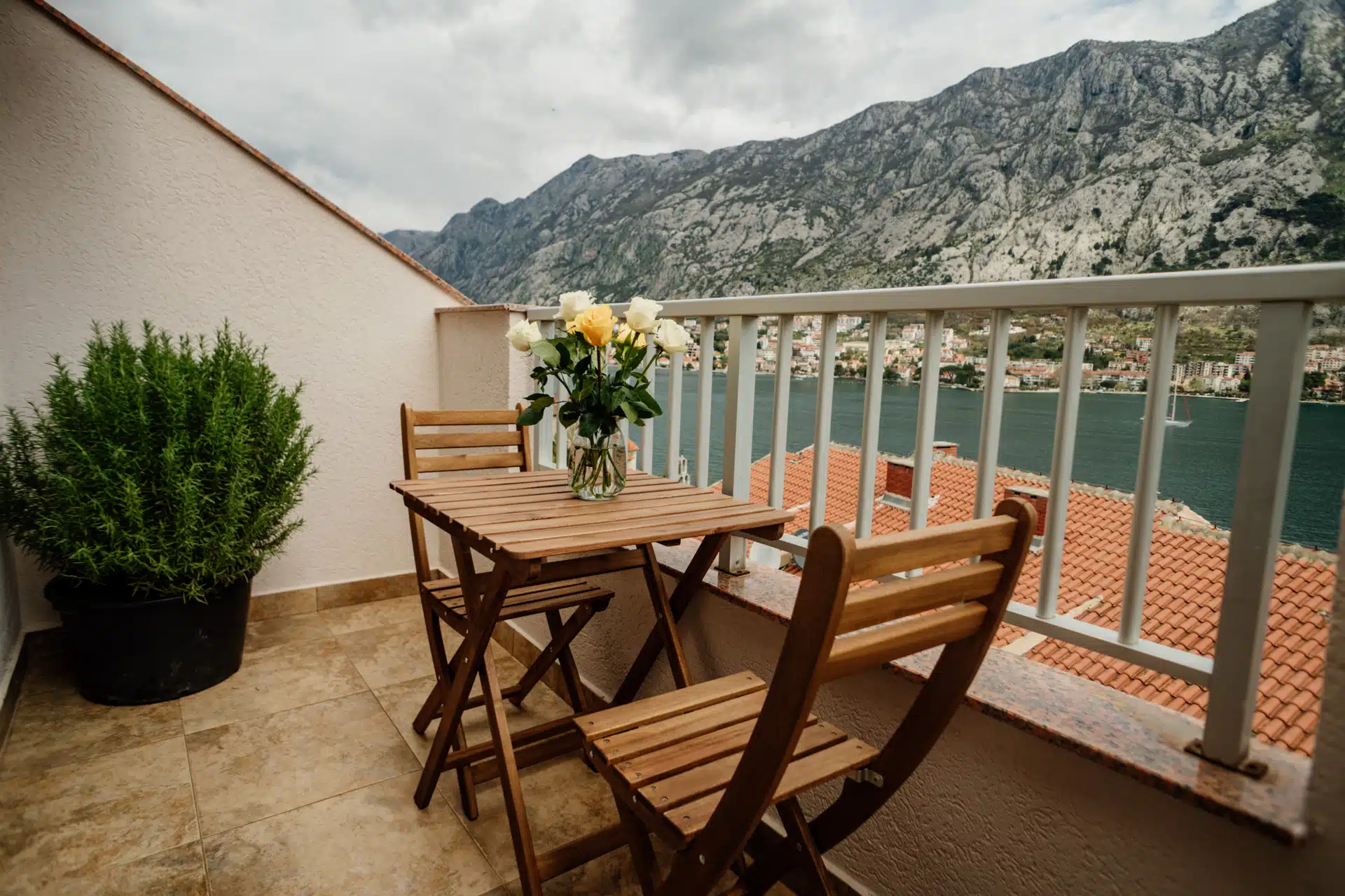 Violet investment, montenegro. karadag yatirim firsatlari. Kotor apartment for sale.