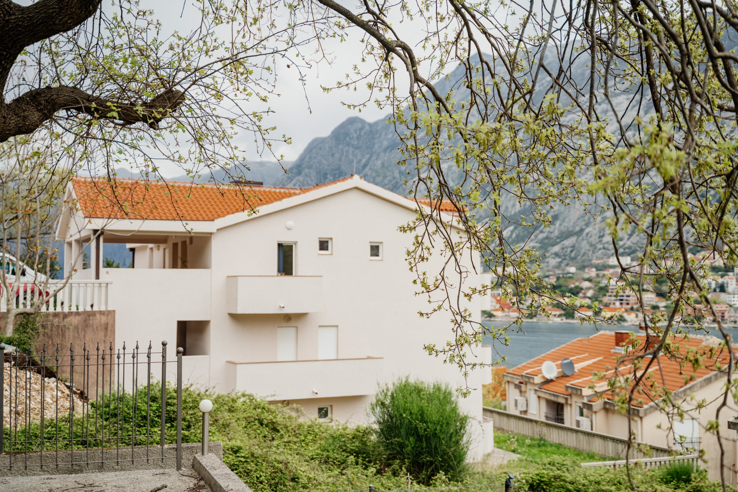 Violet investment, montenegro. karadag yatirim firsatlari. Kotor apartment for sale.