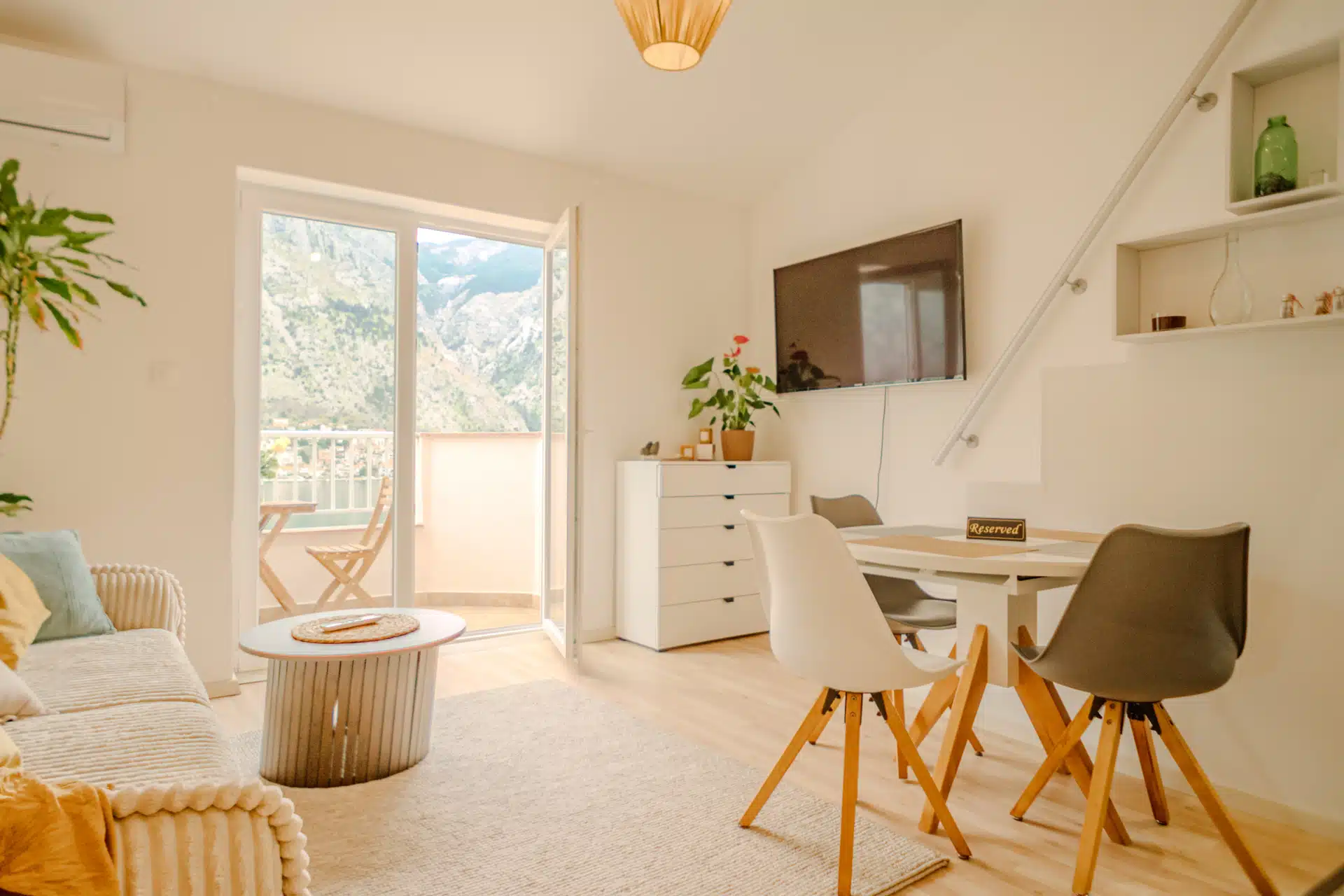 Violet investment, montenegro. karadag yatirim firsatlari. Kotor apartment for sale.
