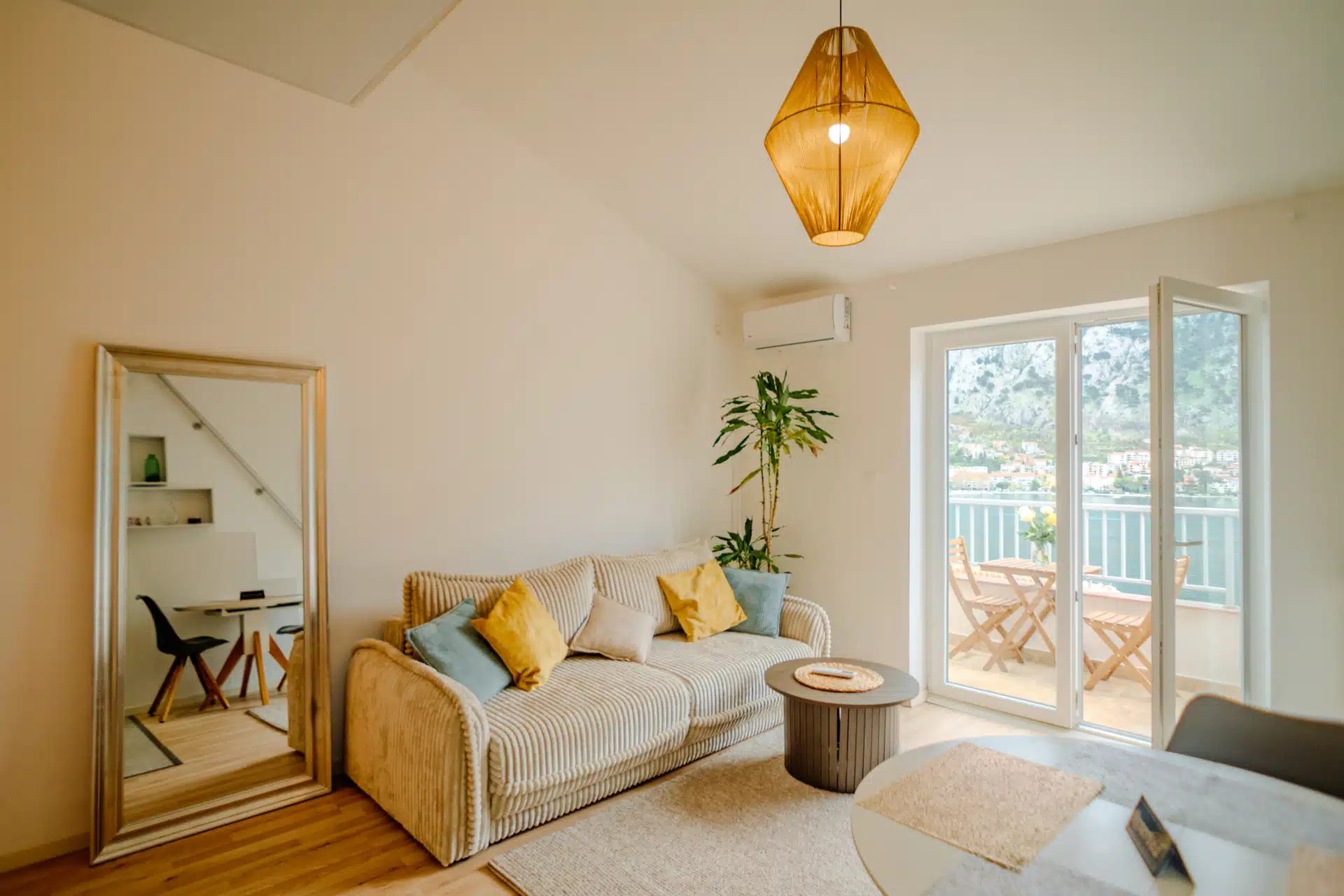 Violet investment, montenegro. karadag yatirim firsatlari. Kotor apartment for sale.