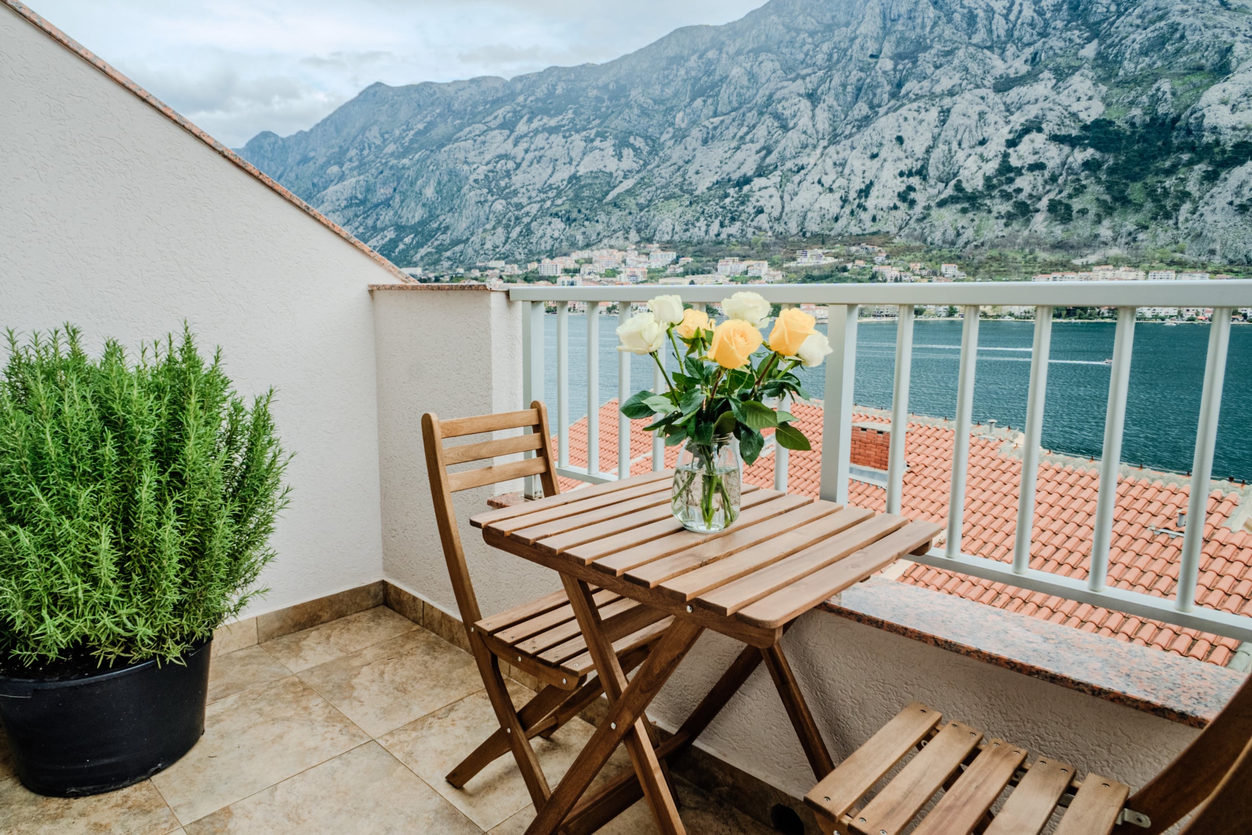 Violet investment, montenegro. karadag yatirim firsatlari. Kotor apartment for sale.