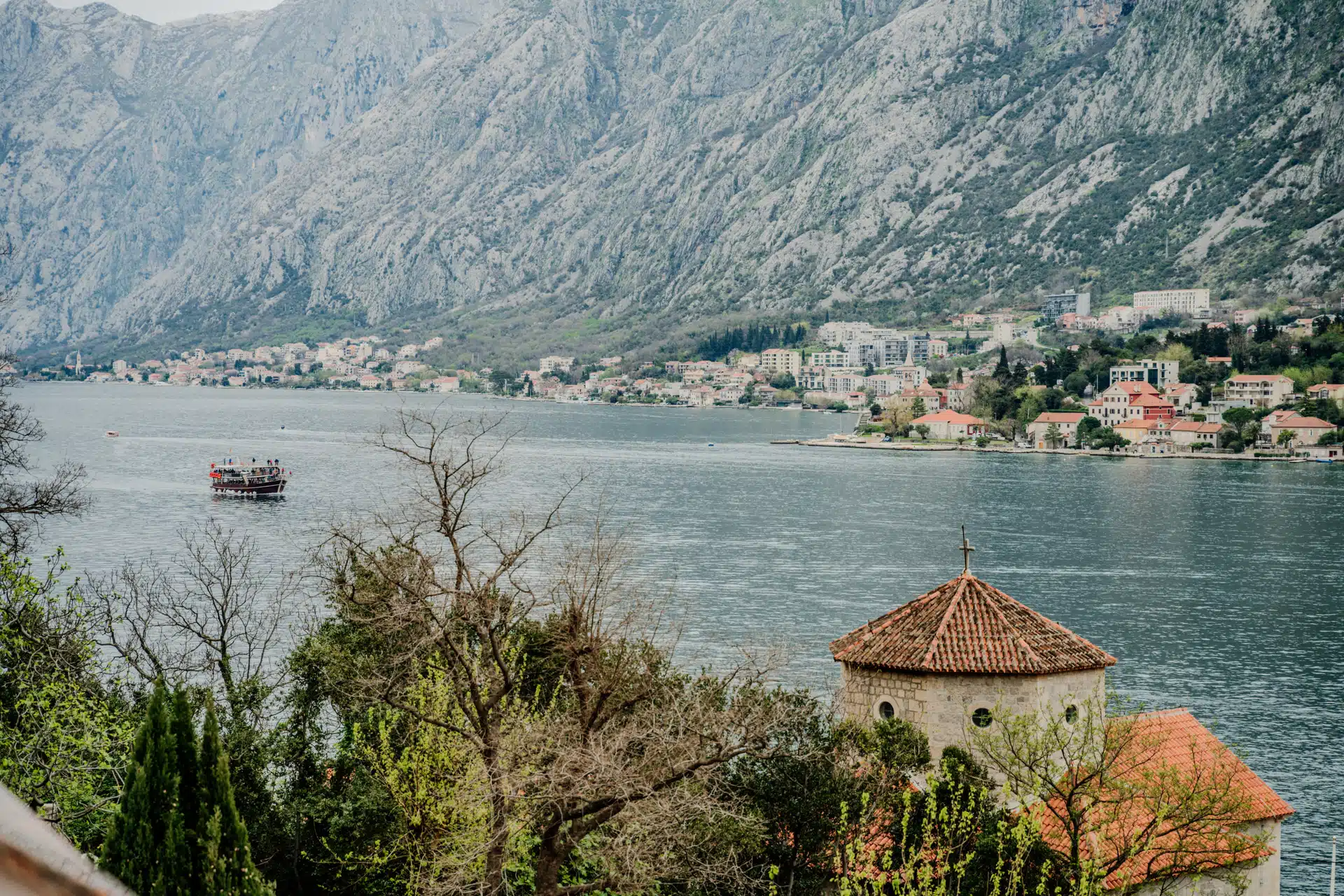 Violet investment, montenegro. karadag yatirim firsatlari. Kotor apartment for sale.