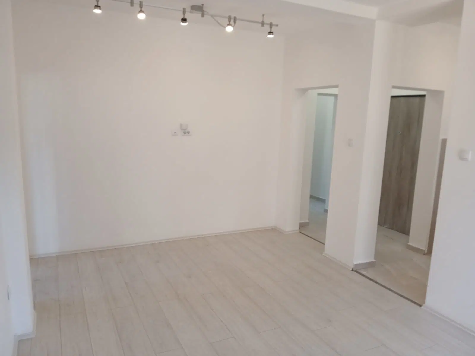 WhatsApp Image 2025-05-14 at 15.00.05_5004b595 Office space For Rent, Center , 57m2