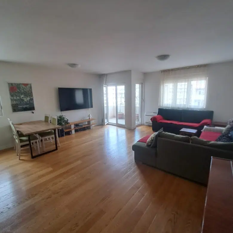 Three-Bedroom apartment , Central Point