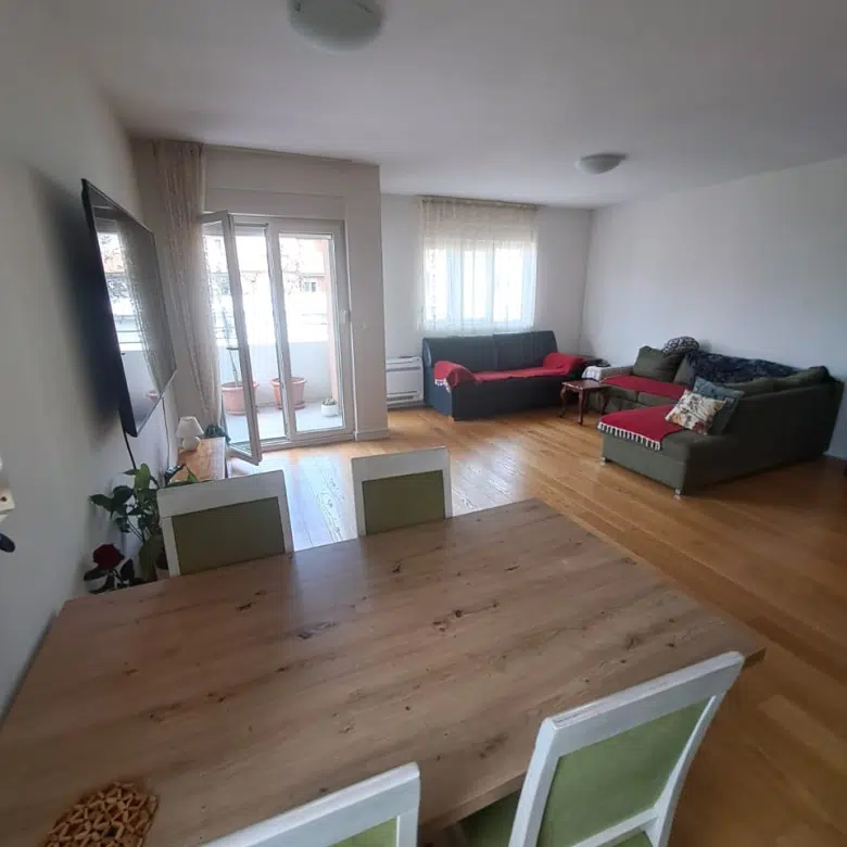 Three-Bedroom apartment , Central Point