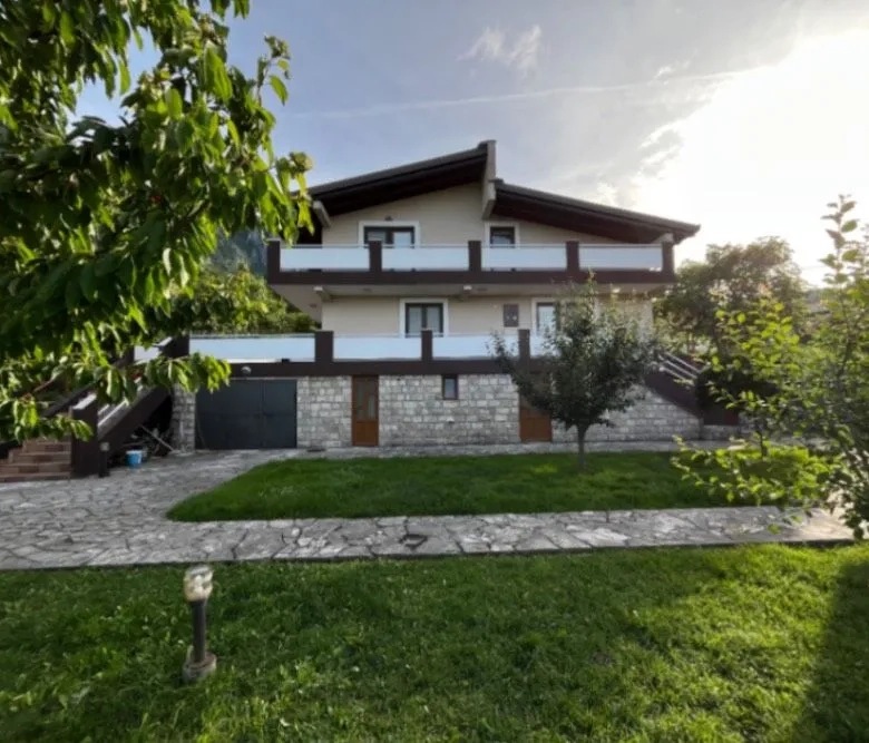 house with vineyard montenegro, winery for sale bar, virpazar property for sale, montenegro wine estate, 200m2 house large plot, vineyard 1300 vines drip irrigation,montenegro winery,winery for sale in montenegro, violet investment