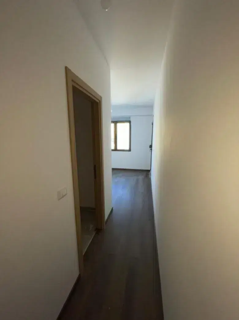 investment apartment Podgorica, buy-to-let Podgorica, rental yield Podgorica, investment property for sale Podgorica, high ROI apartment Podgorica, apartment for sale Podgorica center, Ulica 4. jula apartment for sale, luxury apartment Podgorica city centre, mixed-use building Podgorica, 2 bedroom apartment for sale Podgorica, south-facing apartment Podgorica, fourth-floor apartment Podgorica, dual access apartment Podgorica, apartment above shopping center Podgorica, walk-in wardrobe apartment Podgorica, new build apartment Podgorica, investicioni stan Podgorica, stan za investiciju Podgorica, prinos od izdavanja Podgorica, povrat na ulaganje Podgorica, dvosoban stan prodaja Podgorica, luksuzna zgrada Podgorica centar, novogradnja Podgorica, Ulica 4. jula stan prodaja, južna orijentacija stan, stan četvrti sprat lift, dva kupatila i garderober, violet investment