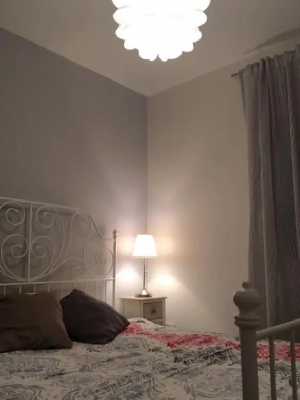 two-bedroom apartment prime location, compact 2-bedroom for sale, apartment with private parking, CCTV apartment for sale, barrier access parking, clean title 1/1 ownership, investment apartment Montenegro, buy-to-let apartment, secure building apartment, city-centre apartment for sale, dvosoban stan vrhunska lokacija, manji dvosoban stan prodaja, stan sa privatnim parkingom, video nadzor, rampa parking, 1/1 vlasništvo stan, investicioni stan, stan za izdavanje, violet investment