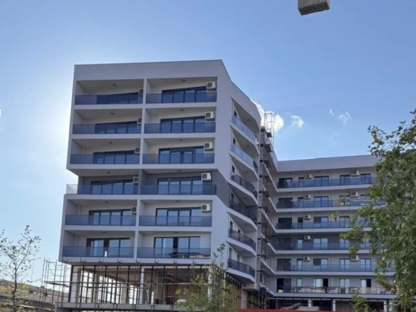 investment apartment Podgorica, buy-to-let Podgorica, rental yield Podgorica, investment property for sale Podgorica, high ROI apartment Podgorica, apartment for sale Podgorica center, Ulica 4. jula apartment for sale, luxury apartment Podgorica city centre, mixed-use building Podgorica, 2 bedroom apartment for sale Podgorica, south-facing apartment Podgorica, fourth-floor apartment Podgorica, dual access apartment Podgorica, apartment above shopping center Podgorica, walk-in wardrobe apartment Podgorica, new build apartment Podgorica, investicioni stan Podgorica, stan za investiciju Podgorica, prinos od izdavanja Podgorica, povrat na ulaganje Podgorica, dvosoban stan prodaja Podgorica, luksuzna zgrada Podgorica centar, novogradnja Podgorica, Ulica 4. jula stan prodaja, južna orijentacija stan, stan četvrti sprat lift, dva kupatila i garderober, violet investment