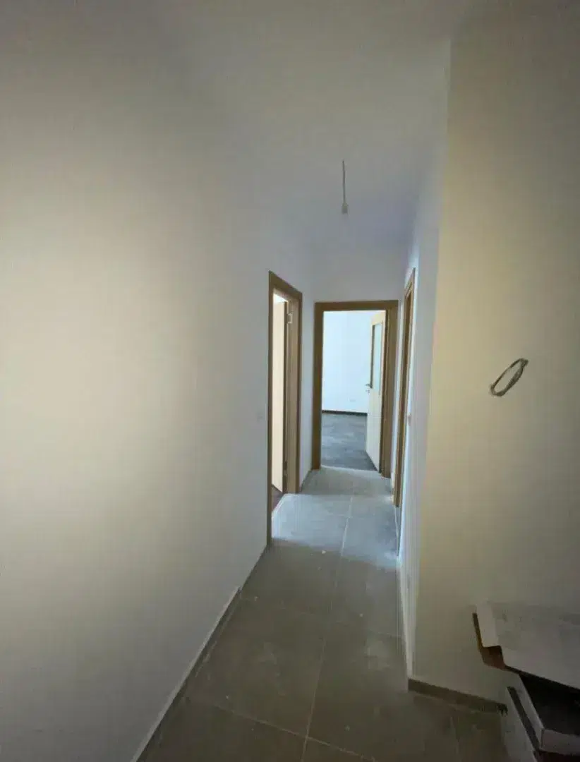 investment apartment Podgorica, buy-to-let Podgorica, rental yield Podgorica, investment property for sale Podgorica, high ROI apartment Podgorica, apartment for sale Podgorica center, Ulica 4. jula apartment for sale, luxury apartment Podgorica city centre, mixed-use building Podgorica, 2 bedroom apartment for sale Podgorica, south-facing apartment Podgorica, fourth-floor apartment Podgorica, dual access apartment Podgorica, apartment above shopping center Podgorica, walk-in wardrobe apartment Podgorica, new build apartment Podgorica, investicioni stan Podgorica, stan za investiciju Podgorica, prinos od izdavanja Podgorica, povrat na ulaganje Podgorica, dvosoban stan prodaja Podgorica, luksuzna zgrada Podgorica centar, novogradnja Podgorica, Ulica 4. jula stan prodaja, južna orijentacija stan, stan četvrti sprat lift, dva kupatila i garderober, violet investment