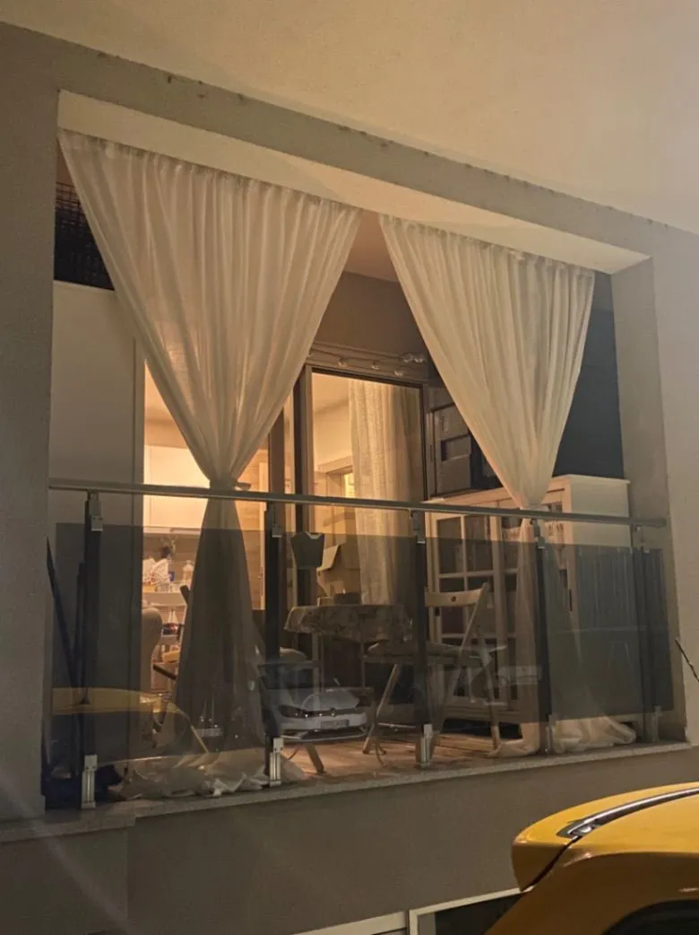 two-bedroom apartment prime location, compact 2-bedroom for sale, apartment with private parking, CCTV apartment for sale, barrier access parking, clean title 1/1 ownership, investment apartment Montenegro, buy-to-let apartment, secure building apartment, city-centre apartment for sale, dvosoban stan vrhunska lokacija, manji dvosoban stan prodaja, stan sa privatnim parkingom, video nadzor, rampa parking, 1/1 vlasništvo stan, investicioni stan, stan za izdavanje, violet investment