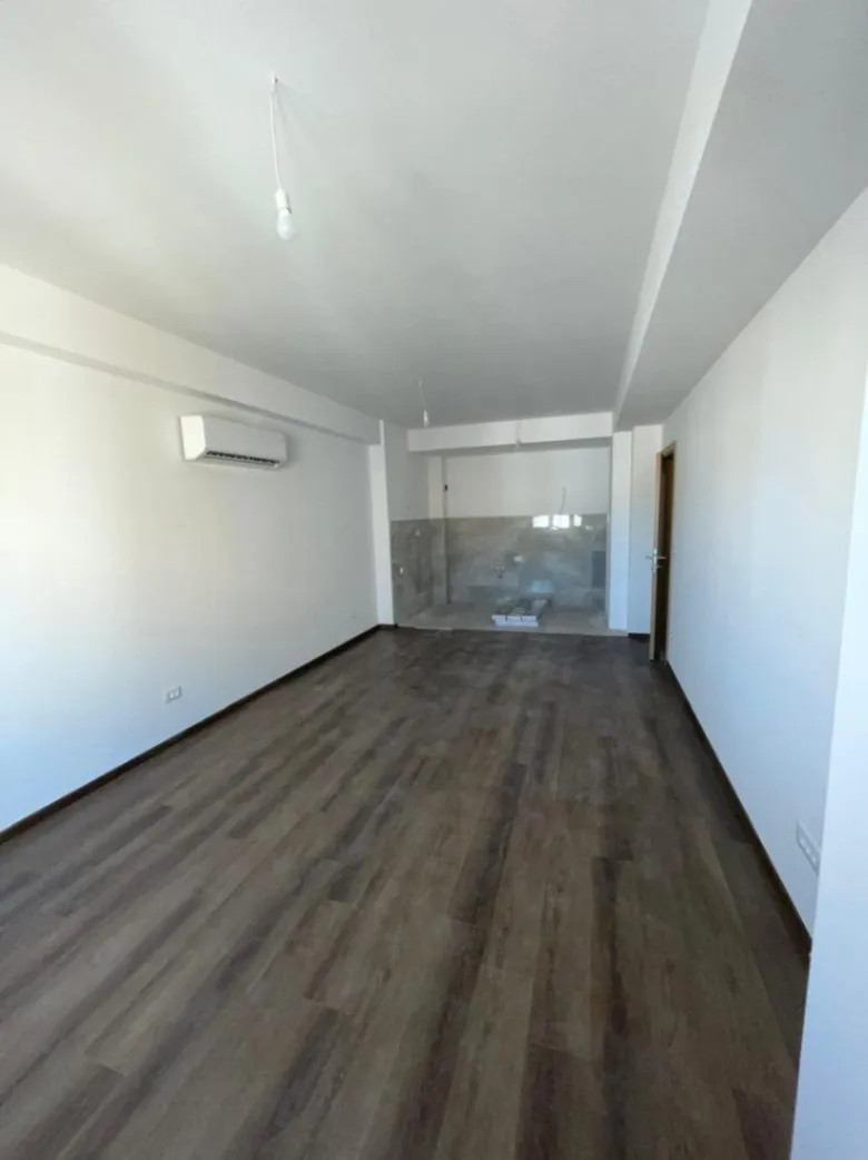 investment apartment Podgorica, buy-to-let Podgorica, rental yield Podgorica, investment property for sale Podgorica, high ROI apartment Podgorica, apartment for sale Podgorica center, Ulica 4. jula apartment for sale, luxury apartment Podgorica city centre, mixed-use building Podgorica, 2 bedroom apartment for sale Podgorica, south-facing apartment Podgorica, fourth-floor apartment Podgorica, dual access apartment Podgorica, apartment above shopping center Podgorica, walk-in wardrobe apartment Podgorica, new build apartment Podgorica, investicioni stan Podgorica, stan za investiciju Podgorica, prinos od izdavanja Podgorica, povrat na ulaganje Podgorica, dvosoban stan prodaja Podgorica, luksuzna zgrada Podgorica centar, novogradnja Podgorica, Ulica 4. jula stan prodaja, južna orijentacija stan, stan četvrti sprat lift, dva kupatila i garderober, violet investment