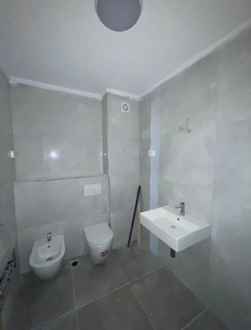 investment apartment Podgorica, buy-to-let Podgorica, rental yield Podgorica, investment property for sale Podgorica, high ROI apartment Podgorica, apartment for sale Podgorica center, Ulica 4. jula apartment for sale, luxury apartment Podgorica city centre, mixed-use building Podgorica, 2 bedroom apartment for sale Podgorica, south-facing apartment Podgorica, fourth-floor apartment Podgorica, dual access apartment Podgorica, apartment above shopping center Podgorica, walk-in wardrobe apartment Podgorica, new build apartment Podgorica, investicioni stan Podgorica, stan za investiciju Podgorica, prinos od izdavanja Podgorica, povrat na ulaganje Podgorica, dvosoban stan prodaja Podgorica, luksuzna zgrada Podgorica centar, novogradnja Podgorica, Ulica 4. jula stan prodaja, južna orijentacija stan, stan četvrti sprat lift, dva kupatila i garderober, violet investment