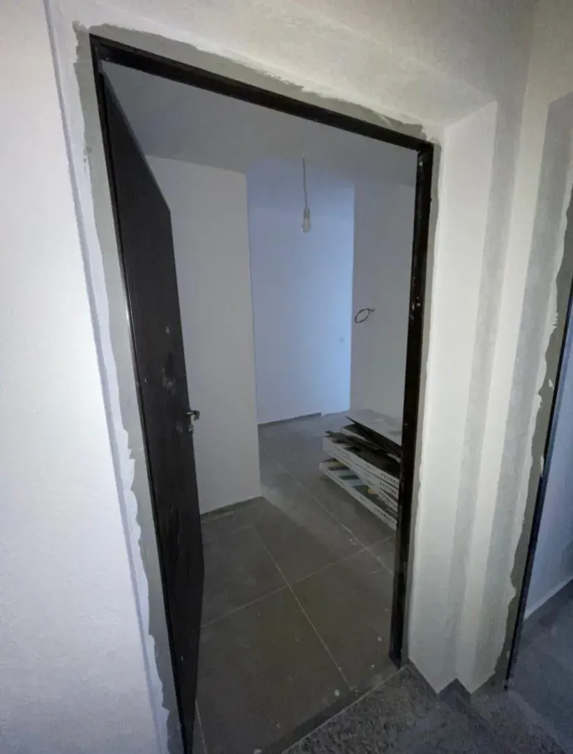 investment apartment Podgorica, buy-to-let Podgorica, rental yield Podgorica, investment property for sale Podgorica, high ROI apartment Podgorica, apartment for sale Podgorica center, Ulica 4. jula apartment for sale, luxury apartment Podgorica city centre, mixed-use building Podgorica, 2 bedroom apartment for sale Podgorica, south-facing apartment Podgorica, fourth-floor apartment Podgorica, dual access apartment Podgorica, apartment above shopping center Podgorica, walk-in wardrobe apartment Podgorica, new build apartment Podgorica, investicioni stan Podgorica, stan za investiciju Podgorica, prinos od izdavanja Podgorica, povrat na ulaganje Podgorica, dvosoban stan prodaja Podgorica, luksuzna zgrada Podgorica centar, novogradnja Podgorica, Ulica 4. jula stan prodaja, južna orijentacija stan, stan četvrti sprat lift, dva kupatila i garderober, violet investment