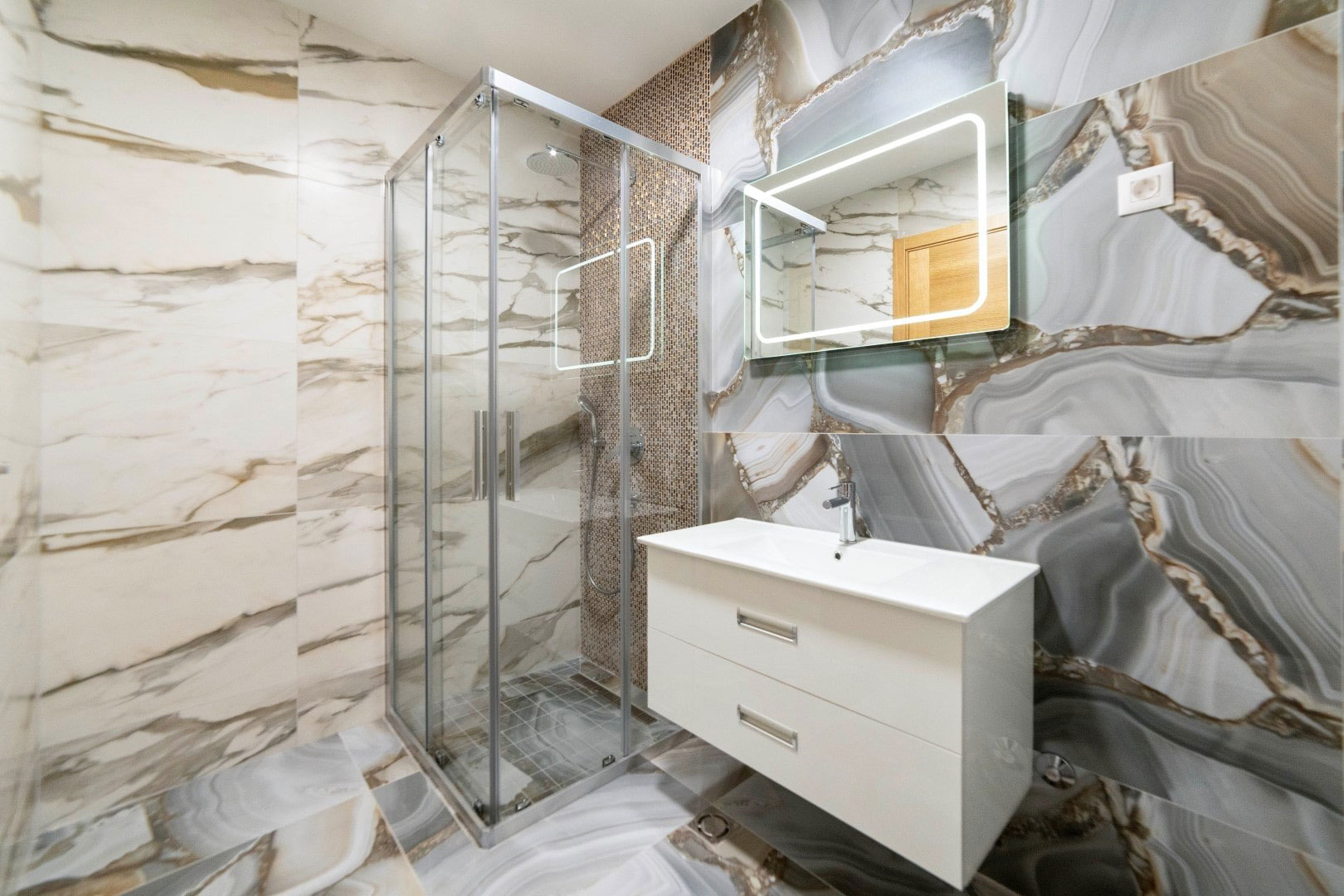 orica c apartment for sale, luxury apartment podgorica, 3 bedroom 142 m2, gated building 8 apartments, underground garage 3 parking, stone facade aluminum joinery, embassy district podgorica,violet investment, karadag da yatirim, podgorica real estate, podgorica apartment for sale