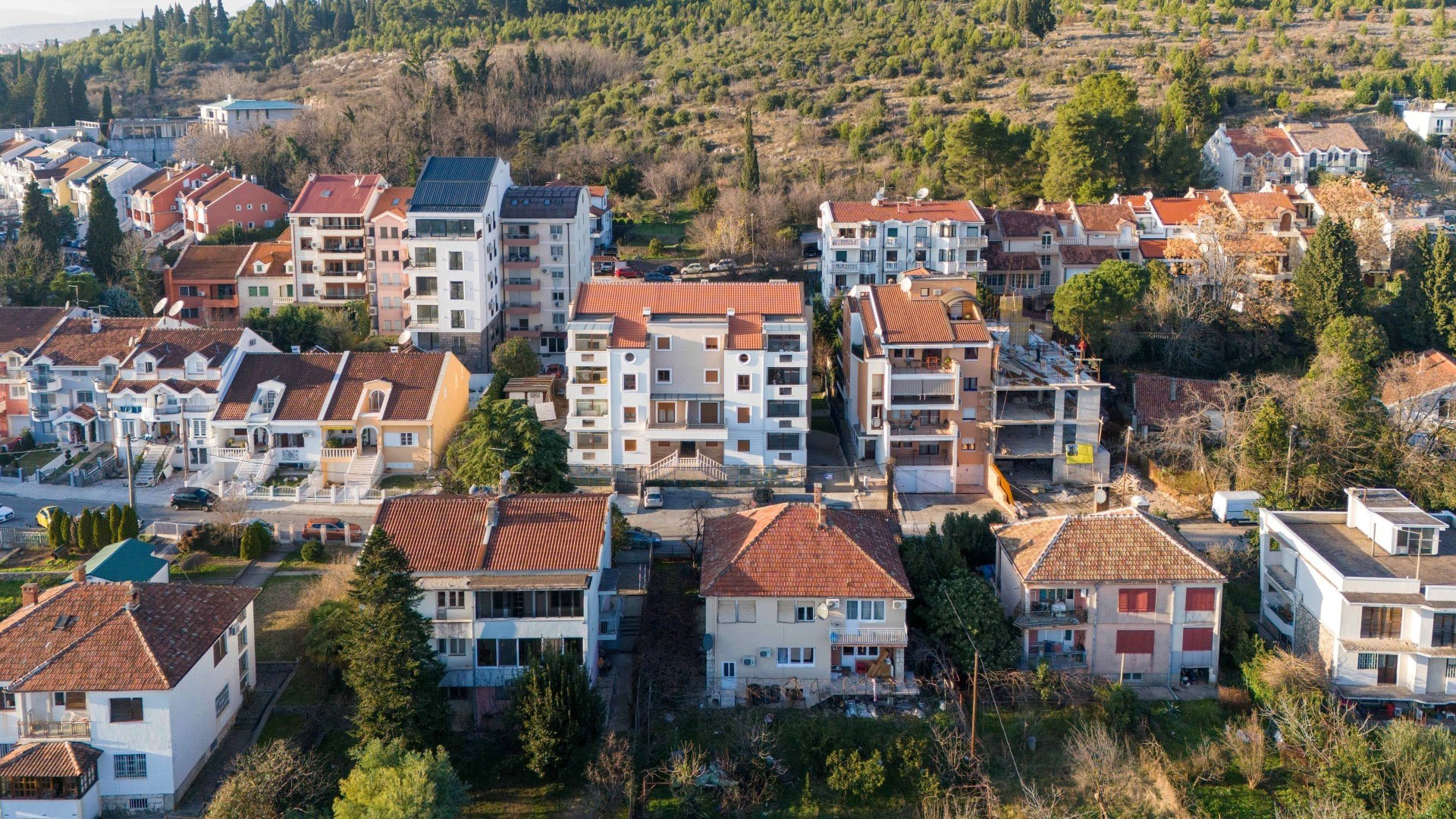 orica c apartment for sale, luxury apartment podgorica, 3 bedroom 142 m2, gated building 8 apartments, underground garage 3 parking, stone facade aluminum joinery, embassy district podgorica,violet investment, karadag da yatirim, podgorica real estate, podgorica apartment for sale