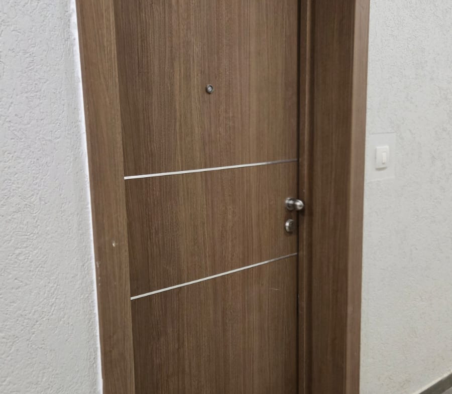 900