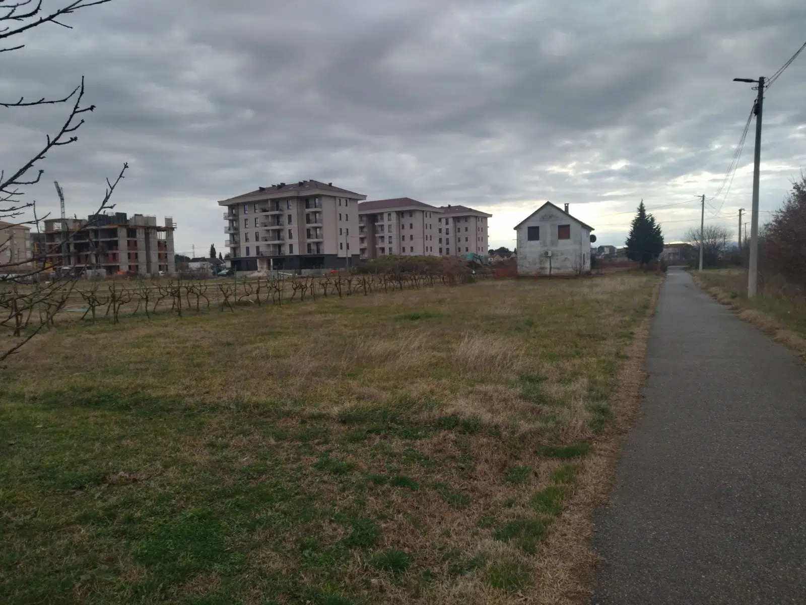 WhatsApp Image 2025-10-22 at 134041_3169ea82 For Sale – Building Plot in Tološi (942 m², divisible, with utilities)
