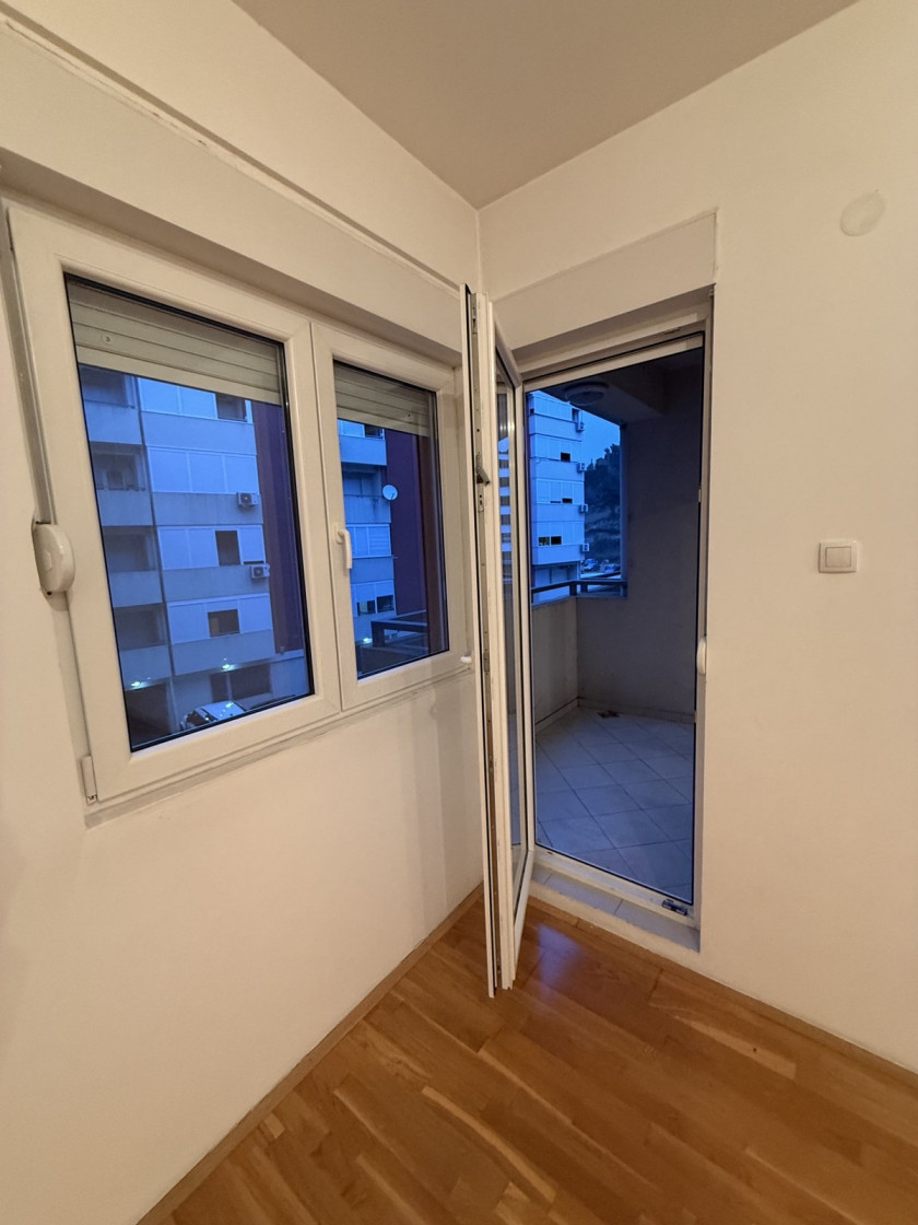 apartment for sale Podgorica, one bedroom apartment Podgorica, Ljubović apartment for sale, Aleksandra Divajna 1 Podgorica, Gradnja Promet building, 49 m2 apartment Podgorica, apartment with garage Podgorica, underground parking Podgorica, air conditioned apartment Podgorica, terrace apartment Podgorica, energy label B apartment, investment apartment Podgorica, rented apartment for sale Podgorica, quiet neighborhood Ljubović, near Capital Plaza Podgorica, near Delta City Podgorica, nekretnine Podgorica prodaja, jednosoban stan Ljubović, stan sa garažnim mjestom Podgorica, stan u novijoj zgradi Podgorica