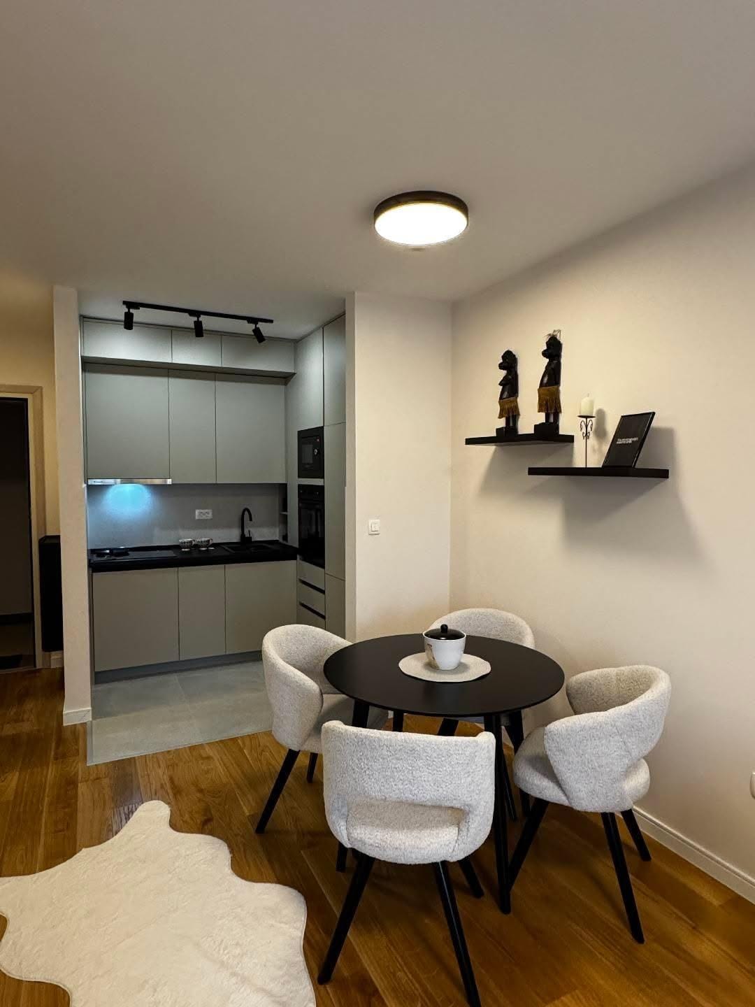 central point podgorica rent, 1 bedroom apartment podgorica, one room apartment podgorica, 40m2 apartment podgorica, apartment with terrace podgorica, elevator building podgorica, long term rental podgorica, fully equipped apartment podgorica, near city mall podgorica, big fashion podgorica, no pets apartment podgorica, central point stan izdavanje, violet investment,podgorica apartment, apartment for rent in podgorica, karadag