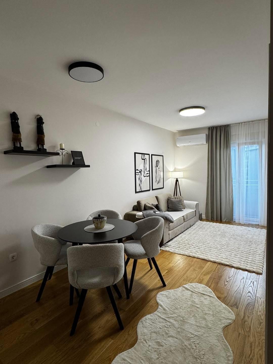 central point podgorica rent, 1 bedroom apartment podgorica, one room apartment podgorica, 40m2 apartment podgorica, apartment with terrace podgorica, elevator building podgorica, long term rental podgorica, fully equipped apartment podgorica, near city mall podgorica, big fashion podgorica, no pets apartment podgorica, central point stan izdavanje, violet investment,podgorica apartment, apartment for rent in podgorica, karadag