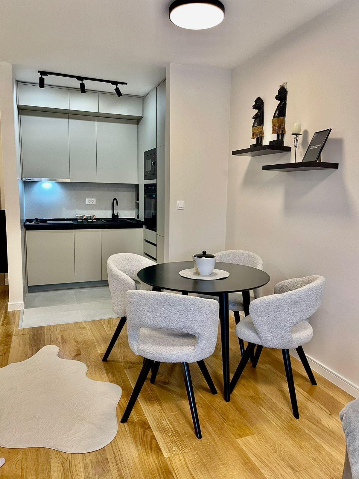 central point podgorica rent, 1 bedroom apartment podgorica, one room apartment podgorica, 40m2 apartment podgorica, apartment with terrace podgorica, elevator building podgorica, long term rental podgorica, fully equipped apartment podgorica, near city mall podgorica, big fashion podgorica, no pets apartment podgorica, central point stan izdavanje, violet investment,podgorica apartment, apartment for rent in podgorica, karadag