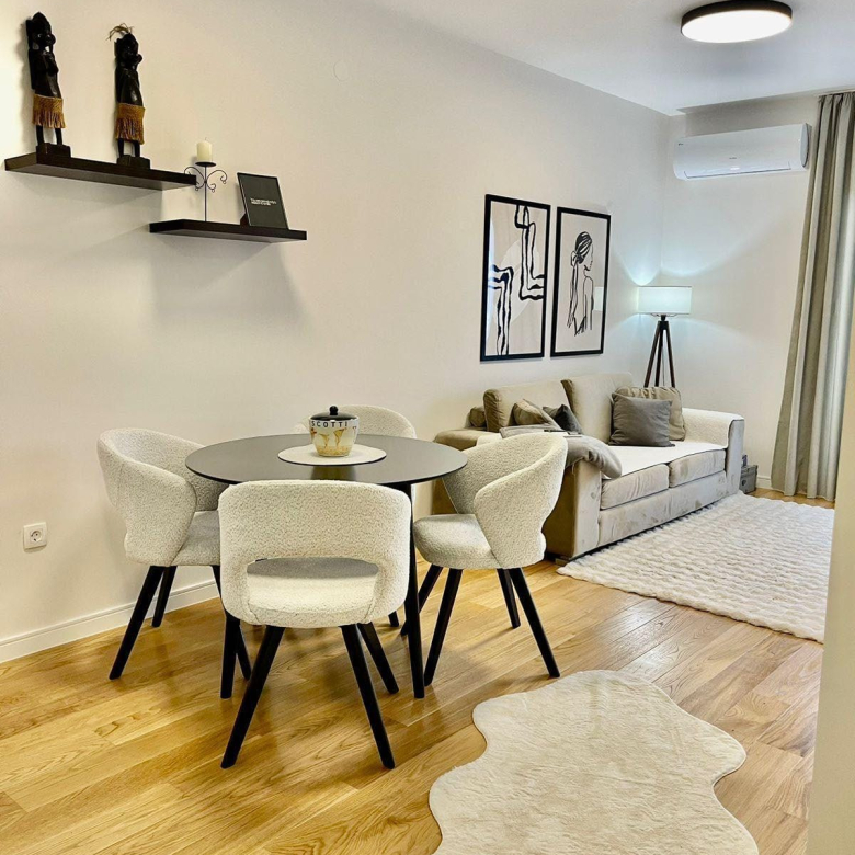 central point podgorica rent, 1 bedroom apartment podgorica, one room apartment podgorica, 40m2 apartment podgorica, apartment with terrace podgorica, elevator building podgorica, long term rental podgorica, fully equipped apartment podgorica, near city mall podgorica, big fashion podgorica, no pets apartment podgorica, central point stan izdavanje, violet investment,podgorica apartment, apartment for rent in podgorica, karadag