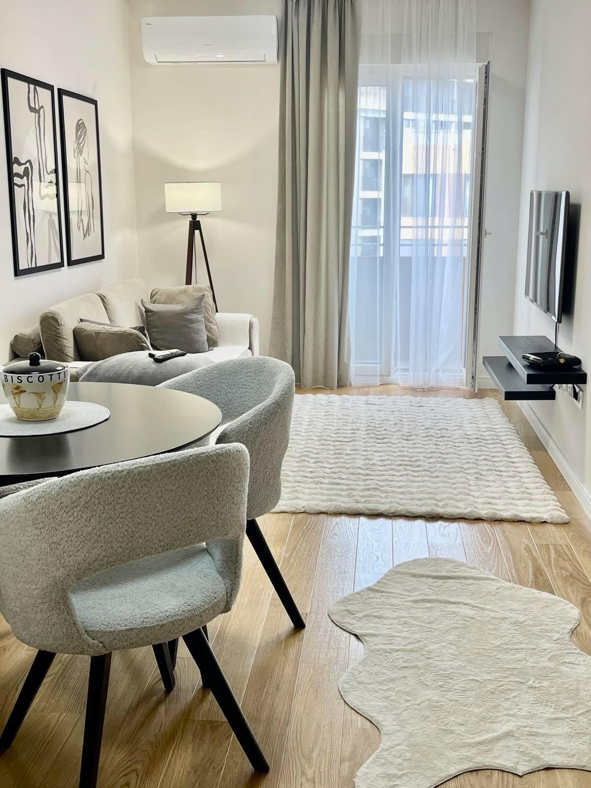 central point podgorica rent, 1 bedroom apartment podgorica, one room apartment podgorica, 40m2 apartment podgorica, apartment with terrace podgorica, elevator building podgorica, long term rental podgorica, fully equipped apartment podgorica, near city mall podgorica, big fashion podgorica, no pets apartment podgorica, central point stan izdavanje, violet investment,podgorica apartment, apartment for rent in podgorica, karadag