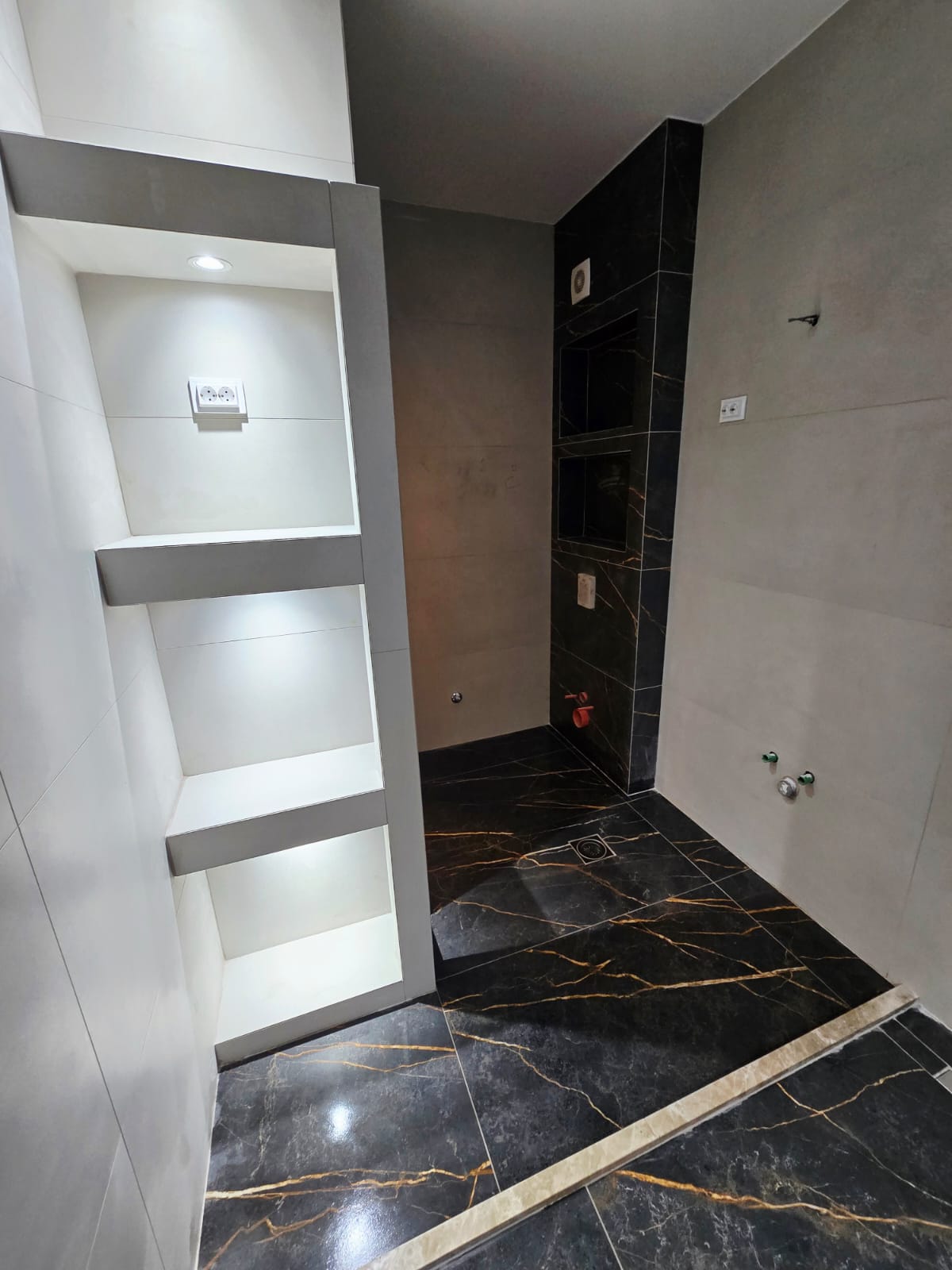 apartment for sale Stari Aerodrom, Adagio building Bemax Podgorica, new 2 bedroom apartment 72 m2, unused flat Podgorica, top floor apartment boulevard view, apartment with garage and ramp parking, 2 bedroom flat Bl Pera Ćetkovića, Bl Dr Ibrahima Koristovića apartment, modern building Podgorica, nekretnine Podgorica prodaja, dvosoban stan Stari Aerodrom, nov stan Adagio Bemax, stan sa vešerajem i velikom terasom, stan sa garažom Podgorica, stan bez tereta 1/1 Podgorica, violet investment , violet investment montenegro