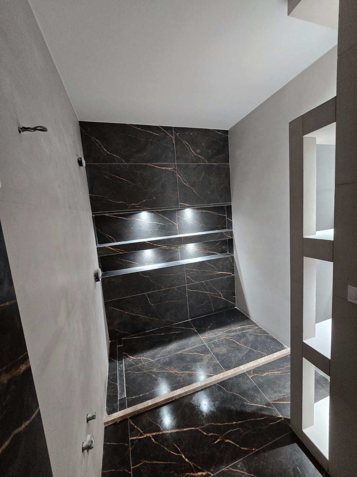 apartment for sale Stari Aerodrom, Adagio building Bemax Podgorica, new 2 bedroom apartment 72 m2, unused flat Podgorica, top floor apartment boulevard view, apartment with garage and ramp parking, 2 bedroom flat Bl Pera Ćetkovića, Bl Dr Ibrahima Koristovića apartment, modern building Podgorica, nekretnine Podgorica prodaja, dvosoban stan Stari Aerodrom, nov stan Adagio Bemax, stan sa vešerajem i velikom terasom, stan sa garažom Podgorica, stan bez tereta 1/1 Podgorica, violet investment , violet investment montenegro