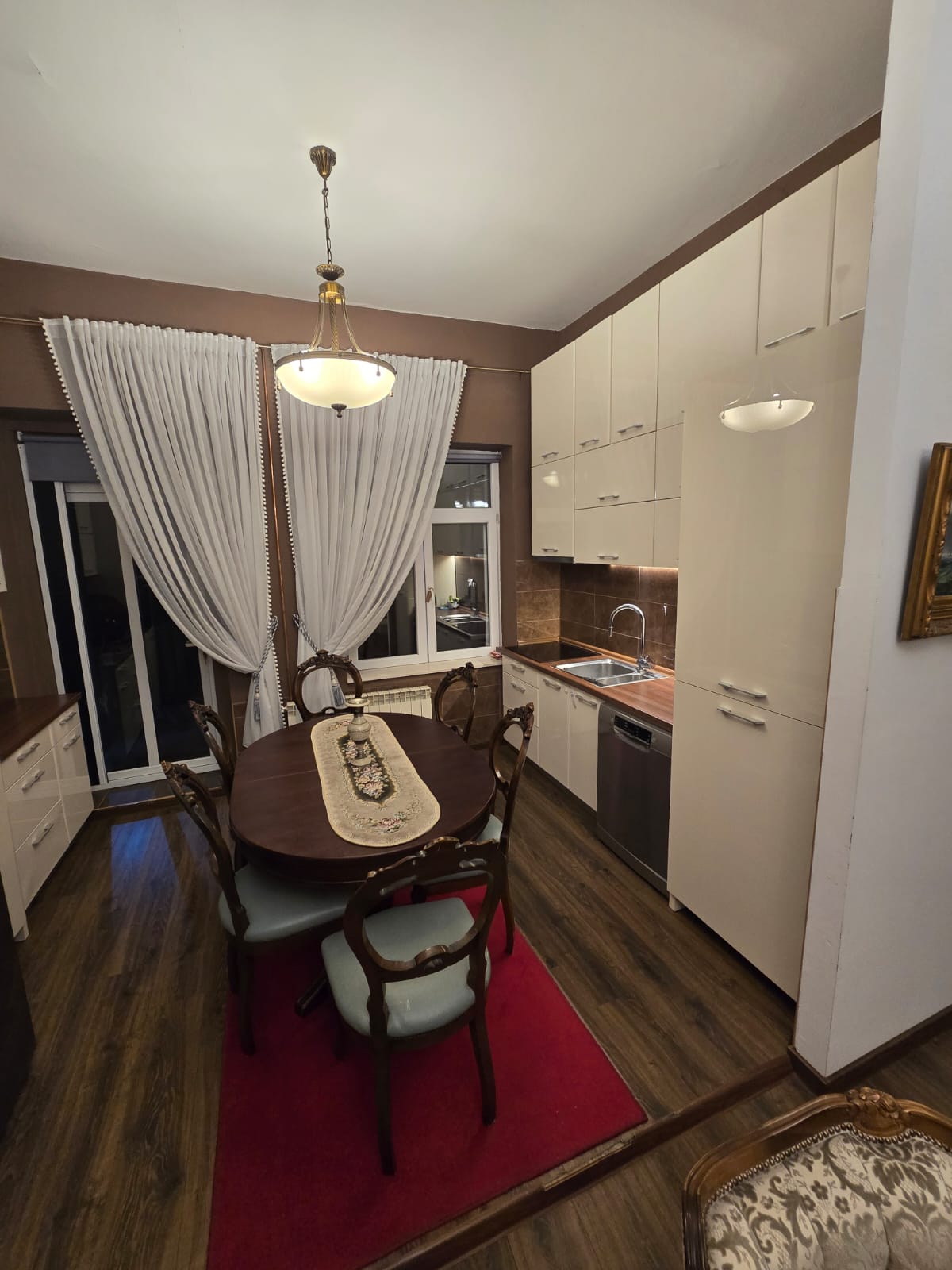 apartment for sale Danilovgrad, exclusive apartment in house, central Danilovgrad property, 100 m2 apartment with yard, renovated apartment Danilovgrad, high ceilings 3.3 m, private entrance apartment Montenegro, home with central heating and inverter AC, property with auxiliary building, mixed residential business potential Danilovgrad, house with additional technical space, security cameras and videophone home, nekretnine Danilovgrad prodaja, stan u kući centar Danilovgrada, renoviran stan sa dvorištem, ekskluzivna nekretnina Danilovgrad, mogućnost kupovine poslovnog prostora uz stan, violet investment, violet investment montenegro