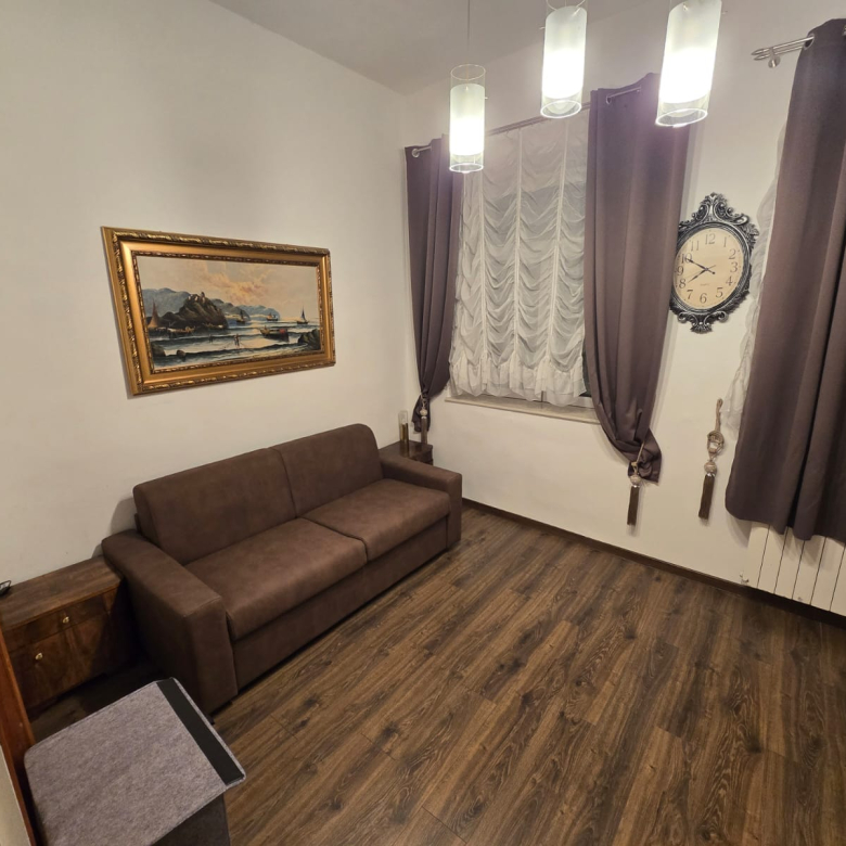 apartment for sale Danilovgrad, exclusive apartment in house, central Danilovgrad property, 100 m2 apartment with yard, renovated apartment Danilovgrad, high ceilings 3.3 m, private entrance apartment Montenegro, home with central heating and inverter AC, property with auxiliary building, mixed residential business potential Danilovgrad, house with additional technical space, security cameras and videophone home, nekretnine Danilovgrad prodaja, stan u kući centar Danilovgrada, renoviran stan sa dvorištem, ekskluzivna nekretnina Danilovgrad, mogućnost kupovine poslovnog prostora uz stan, violet investment, violet investment montenegro