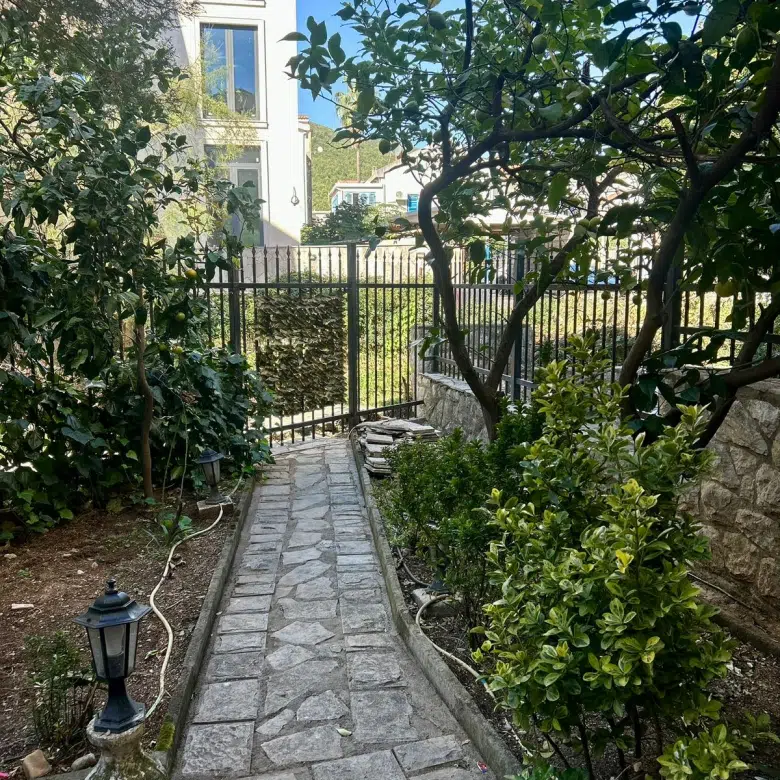 apartment for sale Budva, Velji Vinogradi apartment for sale, Adok Budva property, one bedroom apartment Budva, 1 bedroom flat Budva, 39 m2 apartment Budva, furnished apartment Budva, Budva real estate, apartment with terrace Budva, apartment with yard Budva, investment property Budva, holiday home Budva, coastal apartment Montenegro, Montenegro property for sale, Budva apartment 110000 EUR, stan na prodaju Budva, jednosoban stan Budva, jednosoban stan Velji Vinogradi, stan Adok Budva, stan 39 m2 Budva, namješten stan Budva, stan sa terasom Budva, stan sa dvorištem Budva, nekretnine Budva prodaja, stan bez tereta Budva