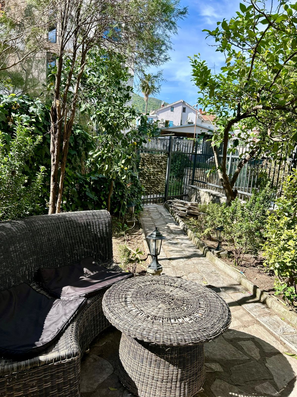 apartment for sale Budva, Velji Vinogradi apartment for sale, Adok Budva property, one bedroom apartment Budva, 1 bedroom flat Budva, 39 m2 apartment Budva, furnished apartment Budva, Budva real estate, apartment with terrace Budva, apartment with yard Budva, investment property Budva, holiday home Budva, coastal apartment Montenegro, Montenegro property for sale, Budva apartment 110000 EUR, stan na prodaju Budva, jednosoban stan Budva, jednosoban stan Velji Vinogradi, stan Adok Budva, stan 39 m2 Budva, namješten stan Budva, stan sa terasom Budva, stan sa dvorištem Budva, nekretnine Budva prodaja, stan bez tereta Budva