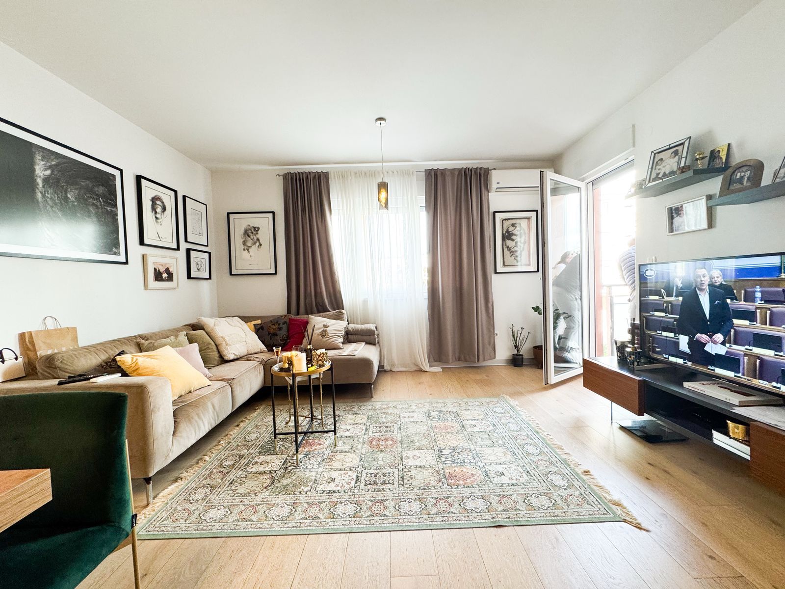 two bedroom apartment for sale, 2 bedroom flat new building, furnished apartment for sale, 63 m2 apartment, first floor apartment with elevator, apartment with garage space, private garage parking, new construction 2019 apartment, parquet flooring apartment, northeast oriented apartment, electric heating apartment, registered property for sale, modern apartment with lift, namješten dvosoban stan prodaja, novogradnja stan sa garažom, stan u zgradi sa liftom, dvosoban stan 63m2, uknjižen stan novogradnja,violet investment,violet investment montenegro