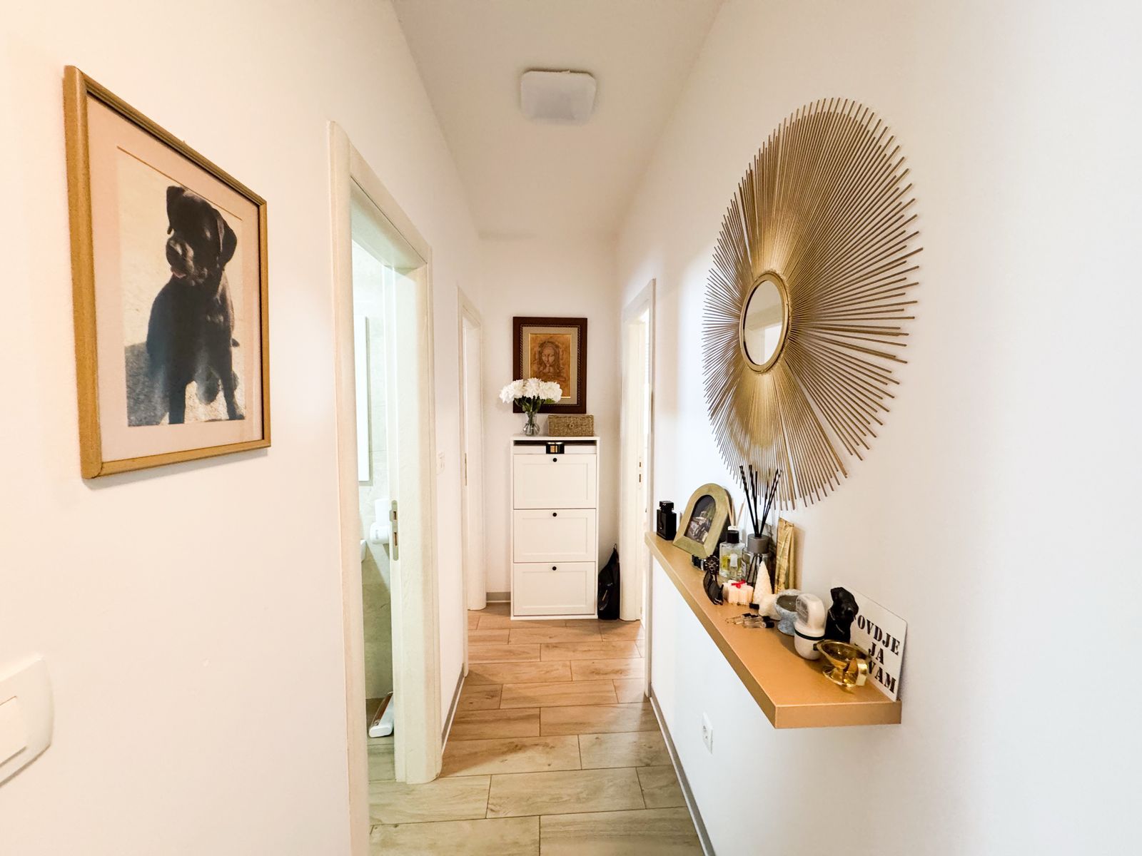 two bedroom apartment for sale, 2 bedroom flat new building, furnished apartment for sale, 63 m2 apartment, first floor apartment with elevator, apartment with garage space, private garage parking, new construction 2019 apartment, parquet flooring apartment, northeast oriented apartment, electric heating apartment, registered property for sale, modern apartment with lift, namješten dvosoban stan prodaja, novogradnja stan sa garažom, stan u zgradi sa liftom, dvosoban stan 63m2, uknjižen stan novogradnja,violet investment,violet investment montenegro