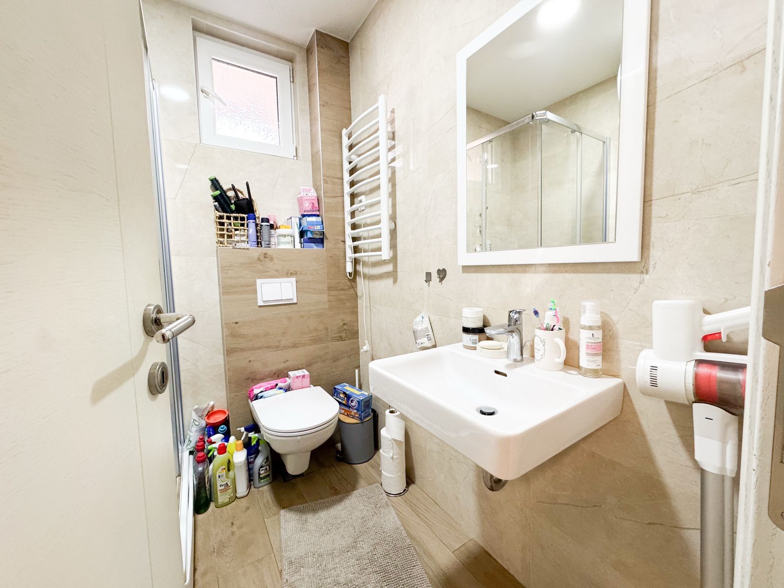 two bedroom apartment for sale, 2 bedroom flat new building, furnished apartment for sale, 63 m2 apartment, first floor apartment with elevator, apartment with garage space, private garage parking, new construction 2019 apartment, parquet flooring apartment, northeast oriented apartment, electric heating apartment, registered property for sale, modern apartment with lift, namješten dvosoban stan prodaja, novogradnja stan sa garažom, stan u zgradi sa liftom, dvosoban stan 63m2, uknjižen stan novogradnja,violet investment,violet investment montenegro