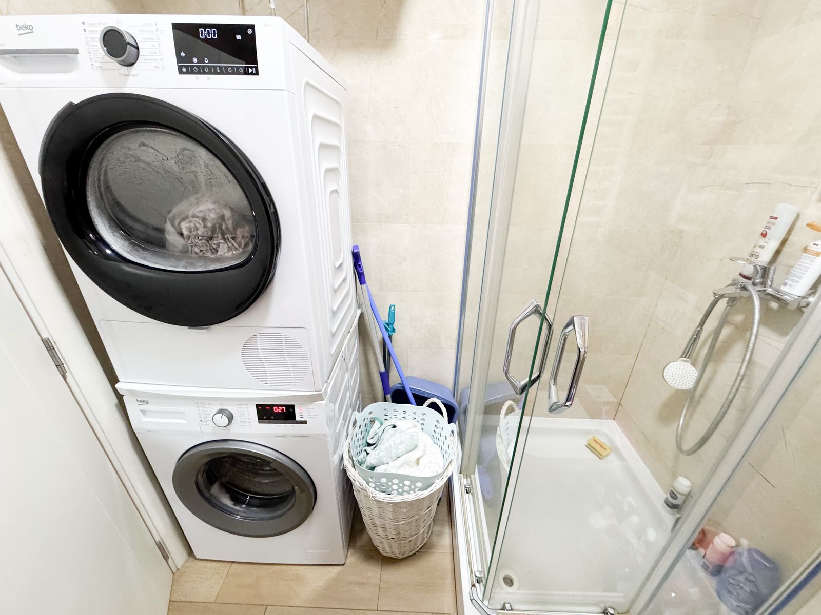 two bedroom apartment for sale, 2 bedroom flat new building, furnished apartment for sale, 63 m2 apartment, first floor apartment with elevator, apartment with garage space, private garage parking, new construction 2019 apartment, parquet flooring apartment, northeast oriented apartment, electric heating apartment, registered property for sale, modern apartment with lift, namješten dvosoban stan prodaja, novogradnja stan sa garažom, stan u zgradi sa liftom, dvosoban stan 63m2, uknjižen stan novogradnja,violet investment,violet investment montenegro