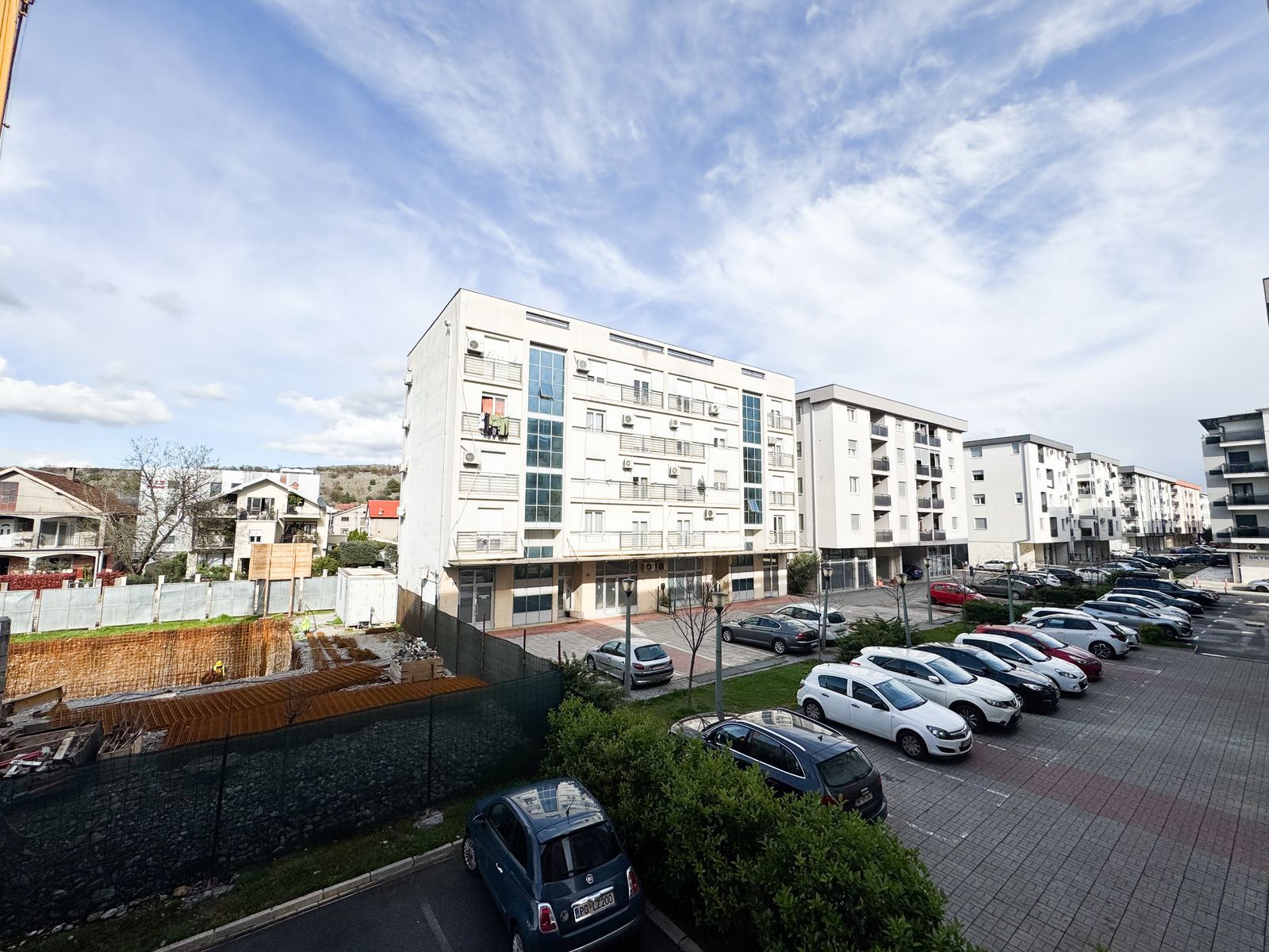 two bedroom apartment for sale, 2 bedroom flat new building, furnished apartment for sale, 63 m2 apartment, first floor apartment with elevator, apartment with garage space, private garage parking, new construction 2019 apartment, parquet flooring apartment, northeast oriented apartment, electric heating apartment, registered property for sale, modern apartment with lift, namješten dvosoban stan prodaja, novogradnja stan sa garažom, stan u zgradi sa liftom, dvosoban stan 63m2, uknjižen stan novogradnja,violet investment,violet investment montenegro