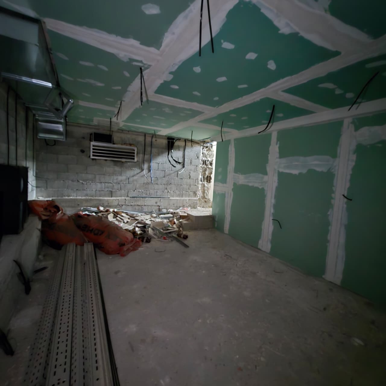 business space for rent Podgorica, commercial premises city center Podgorica, 125 m2 business space Podgorica, office for rent in the heart of Podgorica, multipurpose commercial space Montenegro, local for rent city center Podgorica, space with two bathrooms Podgorica, business space with ventilation system Podgorica, grey zone space for fit-out Podgorica, high visibility location Podgorica, rental commercial property Montenegro, poslovni prostor izdavanje Podgorica centar, lokal u srcu grada Podgorica, poslovni prostor 125m2 Podgorica, višefunkcionalni poslovni prostor Podgorica, lokal za kancelarije i usluge Podgorica,violet investment, violet investment montenegro