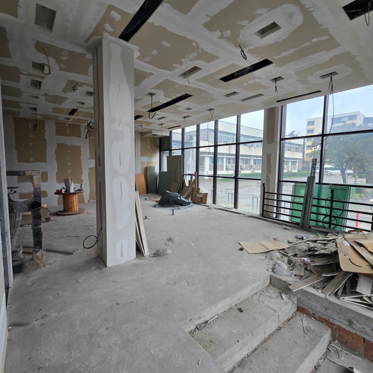 business space for rent Podgorica, commercial premises city center Podgorica, 125 m2 business space Podgorica, office for rent in the heart of Podgorica, multipurpose commercial space Montenegro, local for rent city center Podgorica, space with two bathrooms Podgorica, business space with ventilation system Podgorica, grey zone space for fit-out Podgorica, high visibility location Podgorica, rental commercial property Montenegro, poslovni prostor izdavanje Podgorica centar, lokal u srcu grada Podgorica, poslovni prostor 125m2 Podgorica, višefunkcionalni poslovni prostor Podgorica, lokal za kancelarije i usluge Podgorica,violet investment, violet investment montenegro