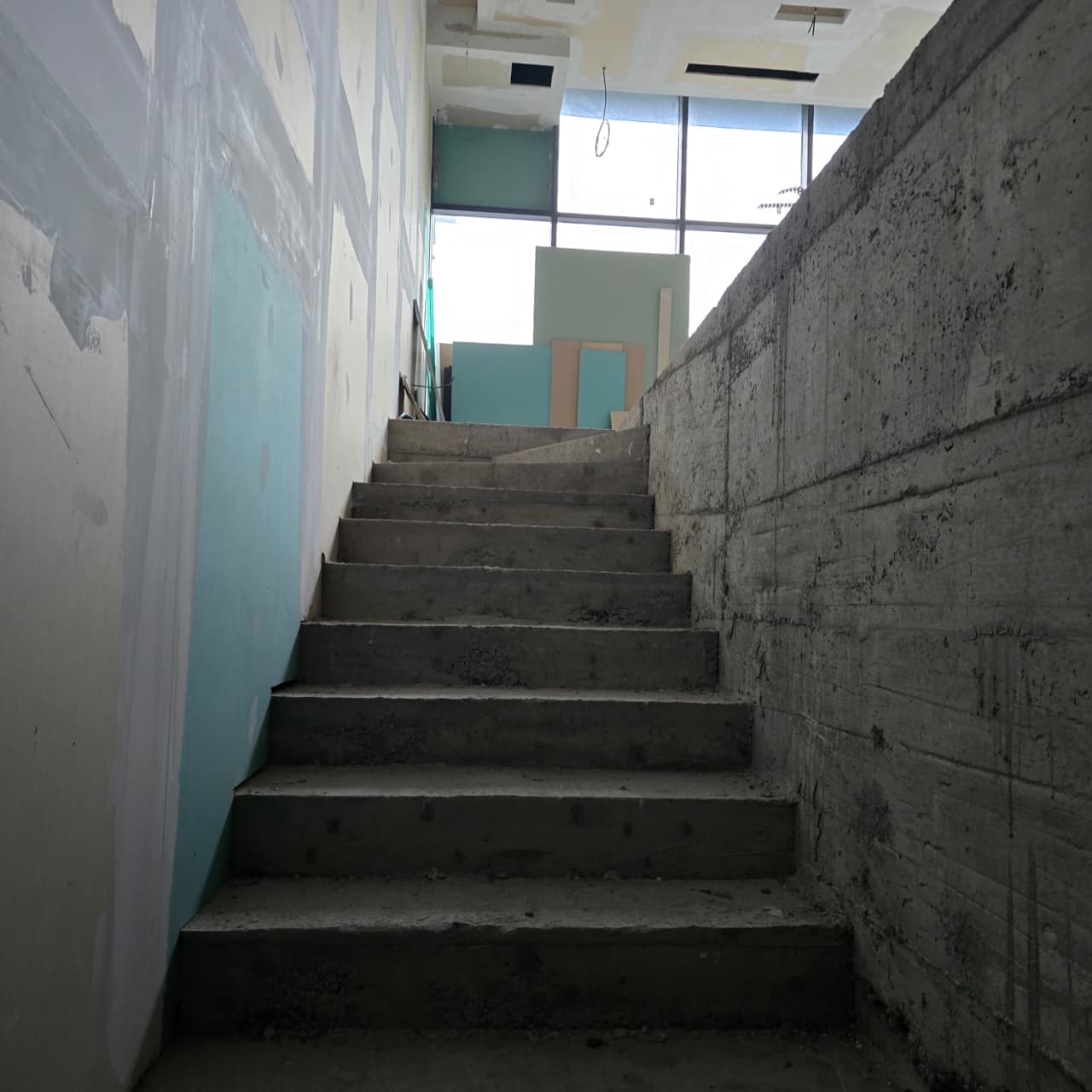 business space for rent Podgorica, commercial premises city center Podgorica, 125 m2 business space Podgorica, office for rent in the heart of Podgorica, multipurpose commercial space Montenegro, local for rent city center Podgorica, space with two bathrooms Podgorica, business space with ventilation system Podgorica, grey zone space for fit-out Podgorica, high visibility location Podgorica, rental commercial property Montenegro, poslovni prostor izdavanje Podgorica centar, lokal u srcu grada Podgorica, poslovni prostor 125m2 Podgorica, višefunkcionalni poslovni prostor Podgorica, lokal za kancelarije i usluge Podgorica,violet investment, violet investment montenegro