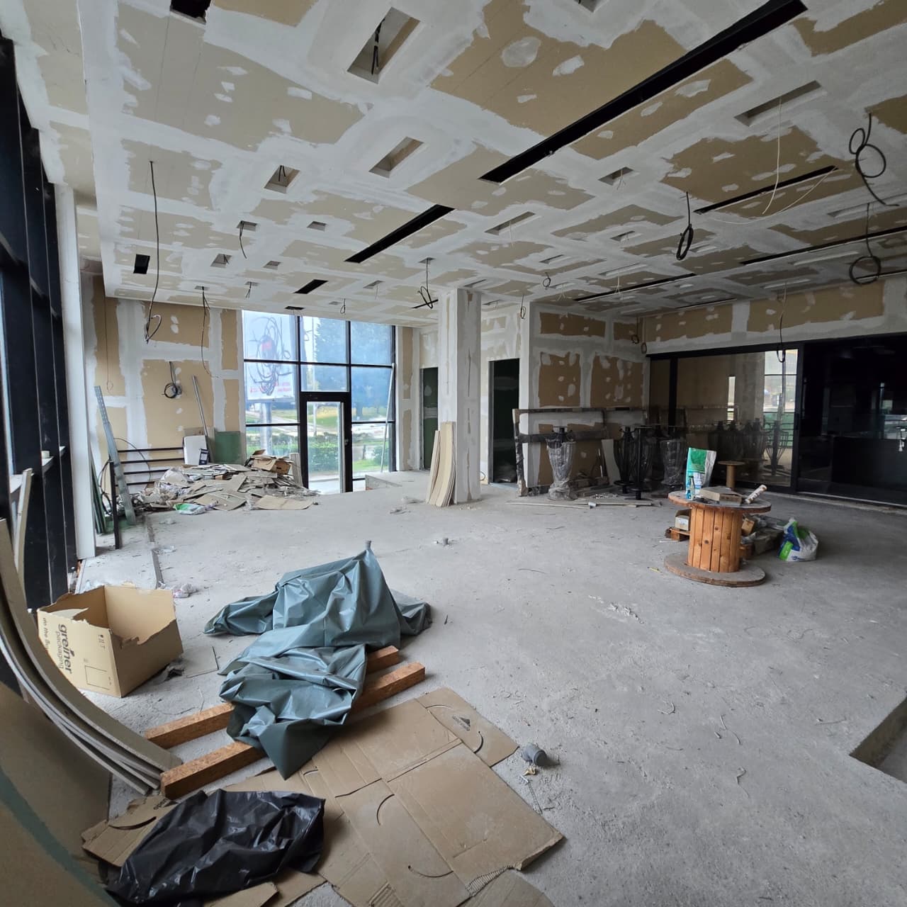 business space for rent Podgorica, commercial premises city center Podgorica, 125 m2 business space Podgorica, office for rent in the heart of Podgorica, multipurpose commercial space Montenegro, local for rent city center Podgorica, space with two bathrooms Podgorica, business space with ventilation system Podgorica, grey zone space for fit-out Podgorica, high visibility location Podgorica, rental commercial property Montenegro, poslovni prostor izdavanje Podgorica centar, lokal u srcu grada Podgorica, poslovni prostor 125m2 Podgorica, višefunkcionalni poslovni prostor Podgorica, lokal za kancelarije i usluge Podgorica,violet investment, violet investment montenegro