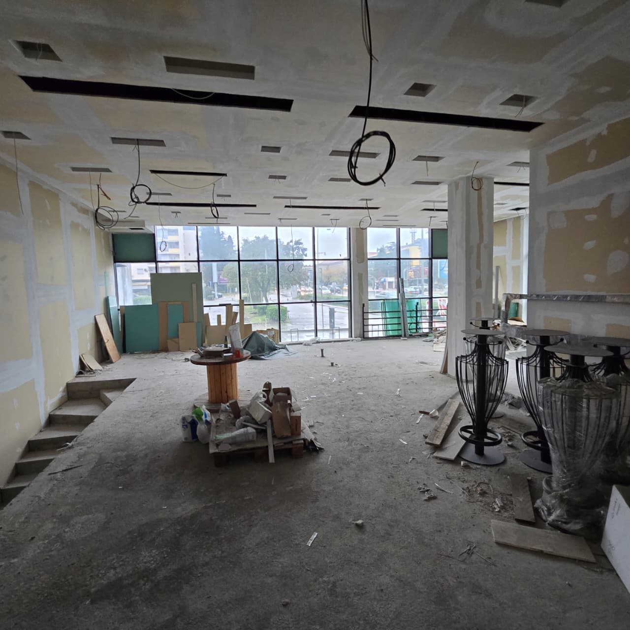 business space for rent Podgorica, commercial premises city center Podgorica, 125 m2 business space Podgorica, office for rent in the heart of Podgorica, multipurpose commercial space Montenegro, local for rent city center Podgorica, space with two bathrooms Podgorica, business space with ventilation system Podgorica, grey zone space for fit-out Podgorica, high visibility location Podgorica, rental commercial property Montenegro, poslovni prostor izdavanje Podgorica centar, lokal u srcu grada Podgorica, poslovni prostor 125m2 Podgorica, višefunkcionalni poslovni prostor Podgorica, lokal za kancelarije i usluge Podgorica,violet investment, violet investment montenegro