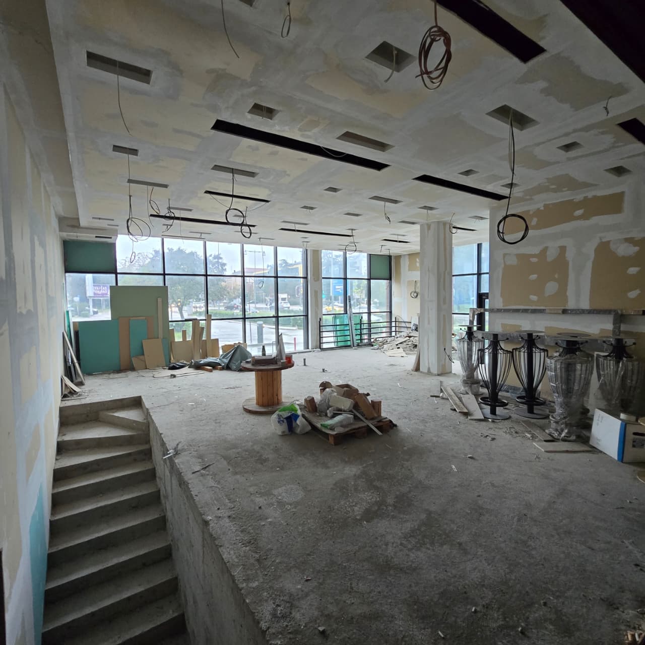 business space for rent Podgorica, commercial premises city center Podgorica, 125 m2 business space Podgorica, office for rent in the heart of Podgorica, multipurpose commercial space Montenegro, local for rent city center Podgorica, space with two bathrooms Podgorica, business space with ventilation system Podgorica, grey zone space for fit-out Podgorica, high visibility location Podgorica, rental commercial property Montenegro, poslovni prostor izdavanje Podgorica centar, lokal u srcu grada Podgorica, poslovni prostor 125m2 Podgorica, višefunkcionalni poslovni prostor Podgorica, lokal za kancelarije i usluge Podgorica,violet investment, violet investment montenegro