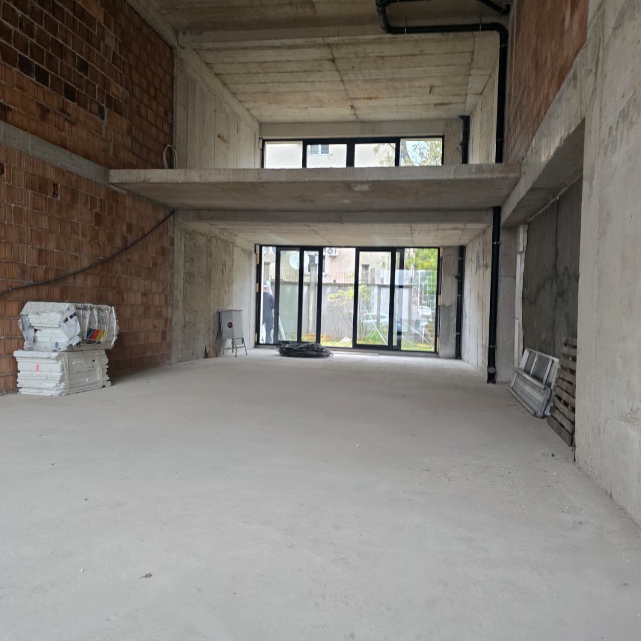 commercial space for rent Podgorica, business premises for rent Podgorica, office space city center Podgorica, commercial property next to Hotel Bošković, 124 m2 business space Podgorica, space with garden for rent Podgorica, commercial with parking Podgorica, 4 garage 4 open parking Podgorica, business location city center, rental commercial Montenegro, office with private parking Podgorica, garden commercial space Podgorica, poslovni prostor izdavanje Podgorica, poslovni prostor centar grada, izdavanje lokala kod hotela Bošković, poslovni prostor sa parkingom Podgorica, lokal sa baštom Podgorica, kancelarijski prostor Podgorica, nekretnine komercijalne Podgorica izdavanje, violet investment, violet investment montenegro